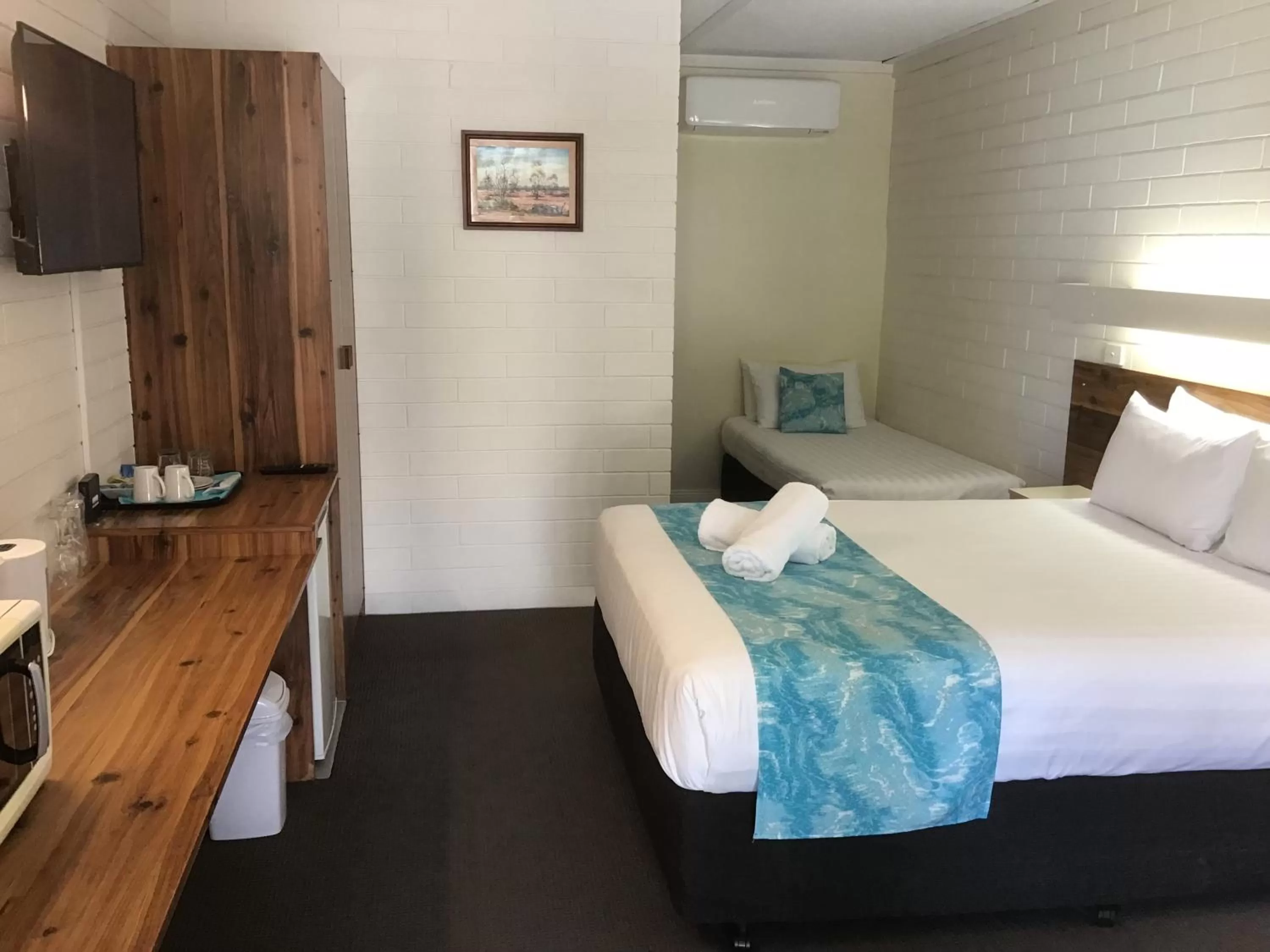 Bed in 7th Street Motel