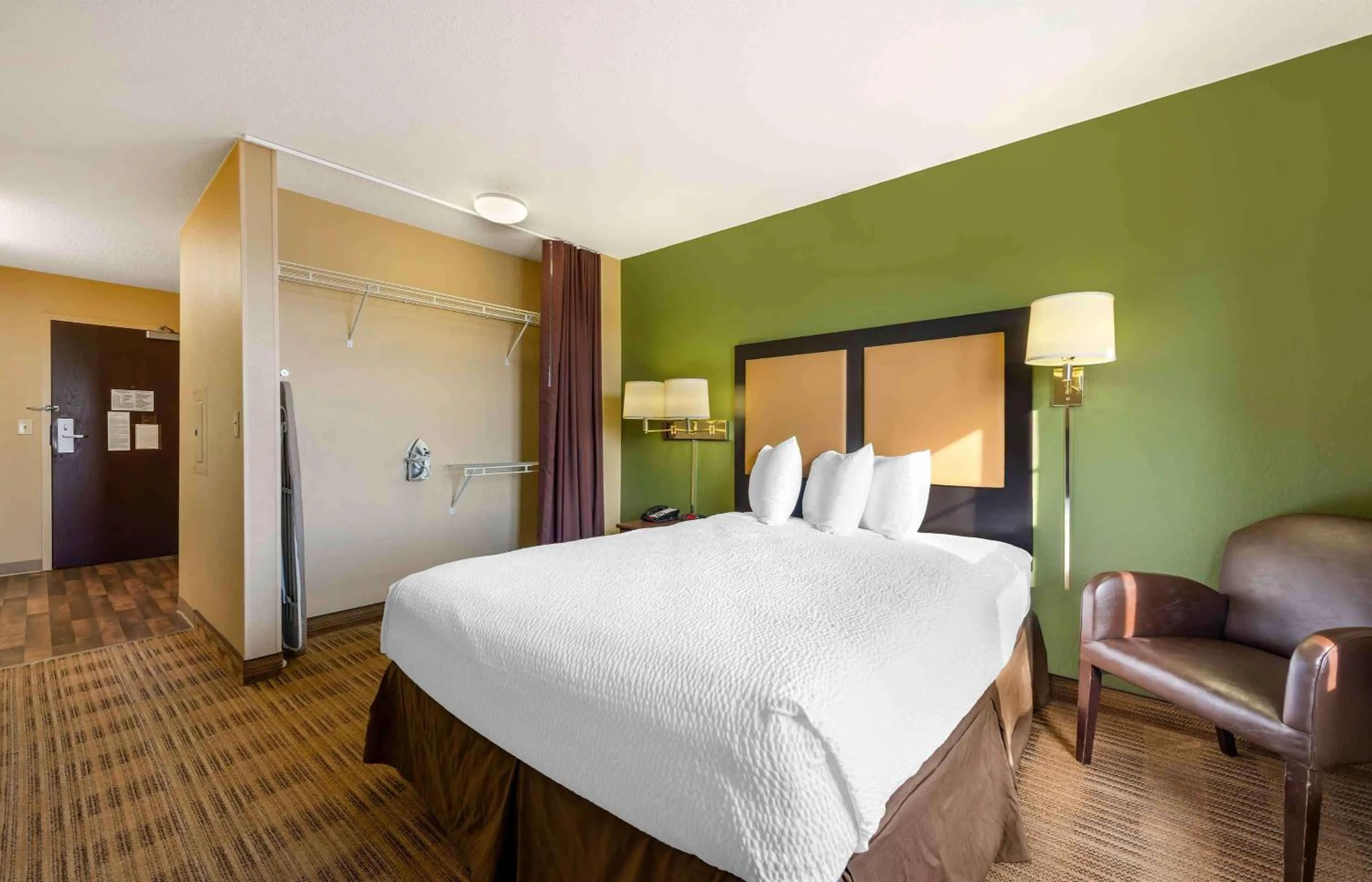 Bed in MainStay Suites Rochester South Mayo Clinic