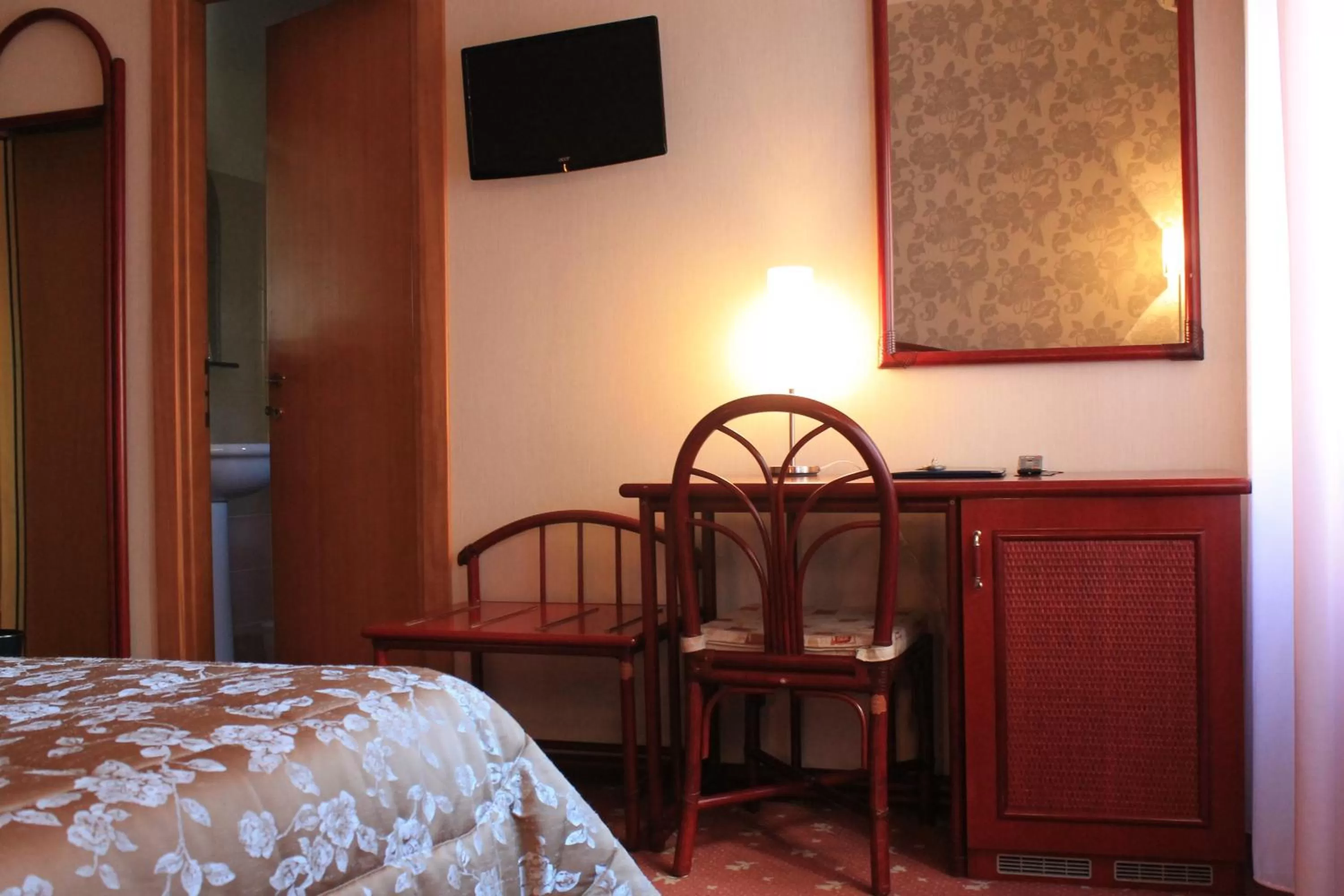 TV and multimedia, Bed in Hotel Kristina