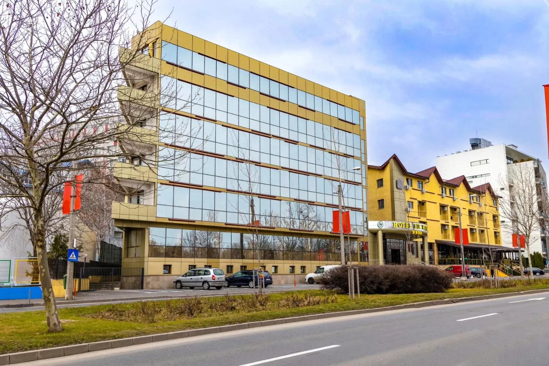 Property building in Hotel Sir Royal