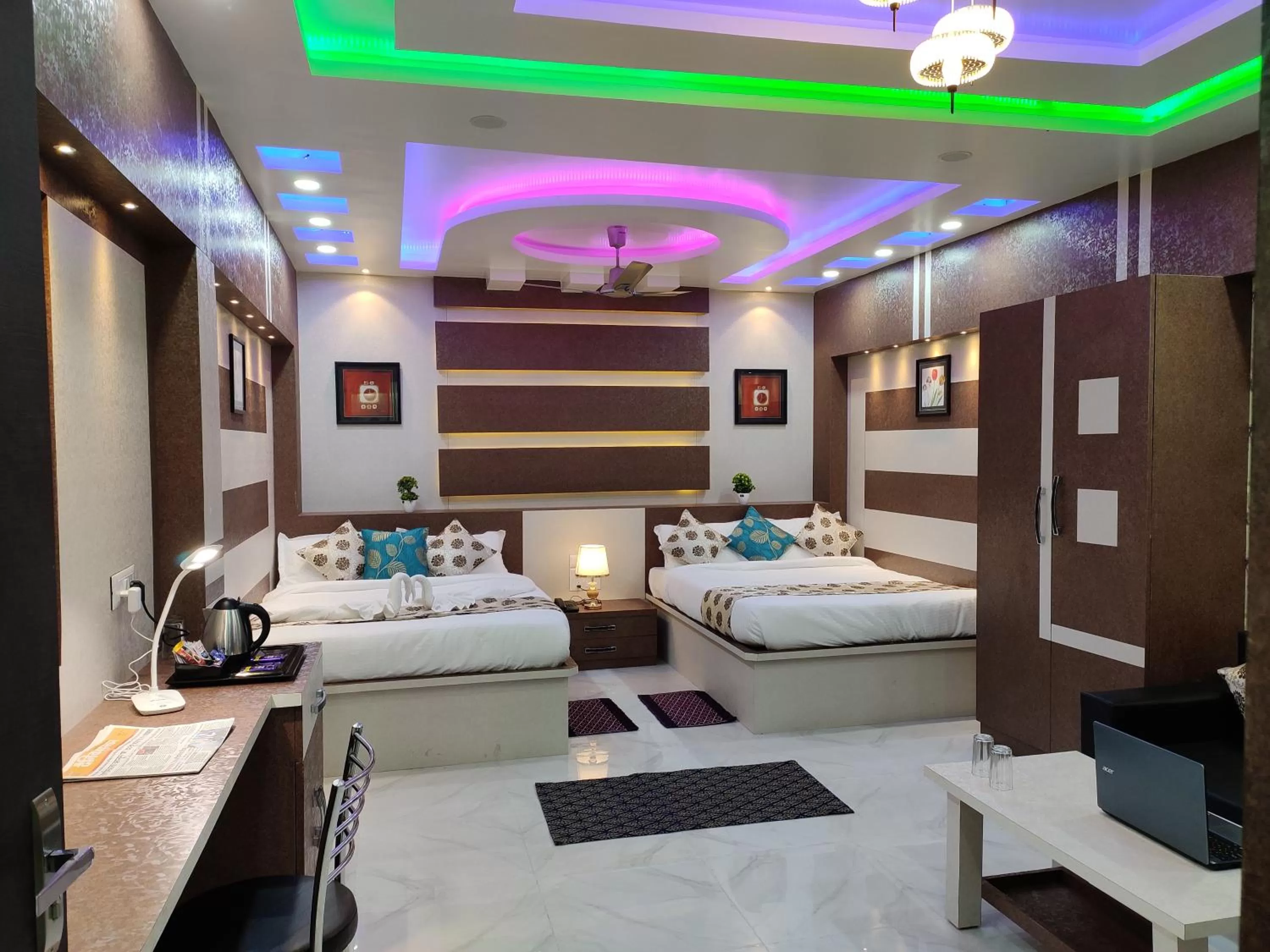 Bed in HOTEL CENTRAL SQUARE "A Couple Friendly Hotel"