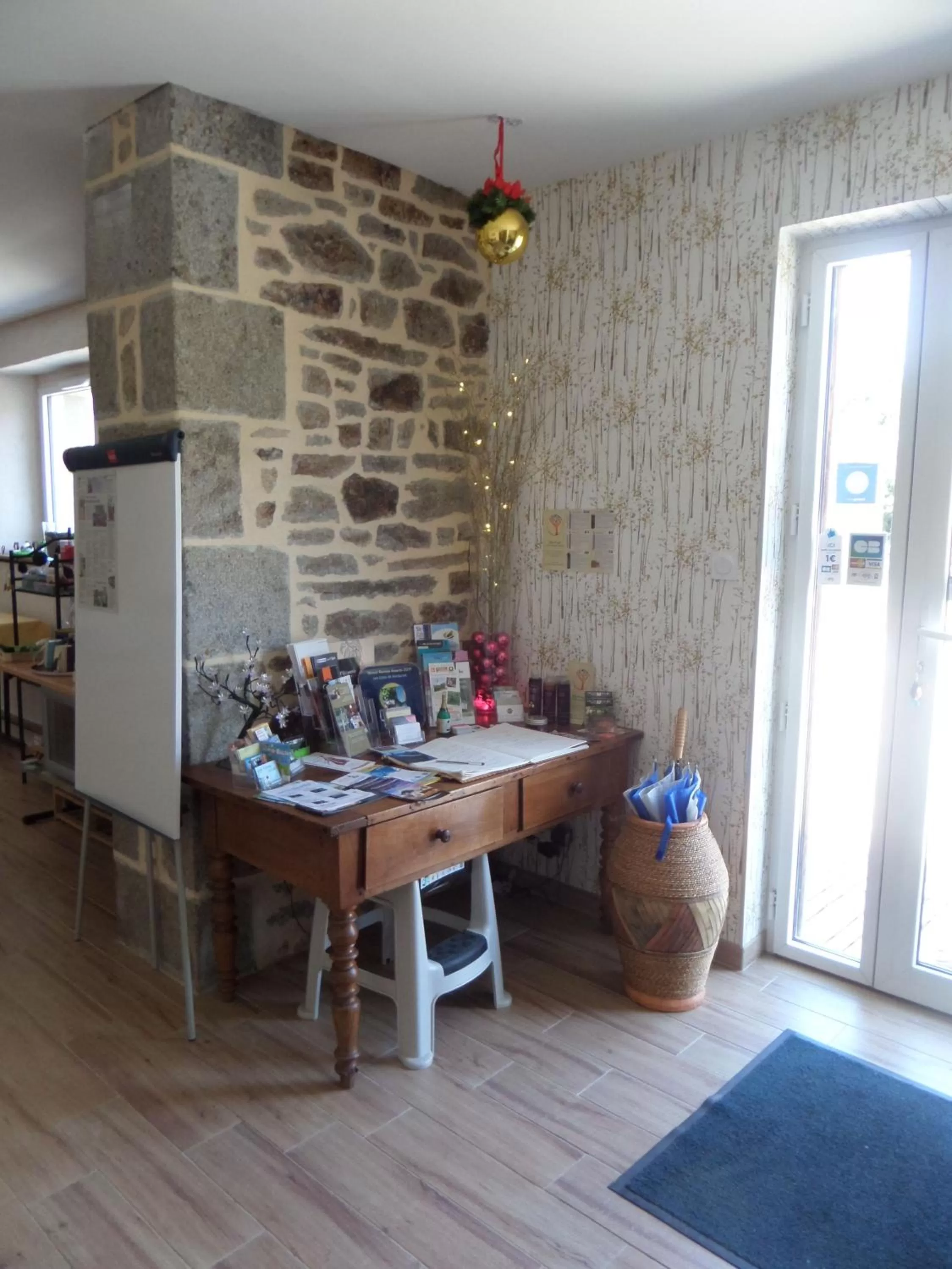 Property building, Restaurant/Places to Eat in Les Gites de Kerdurod