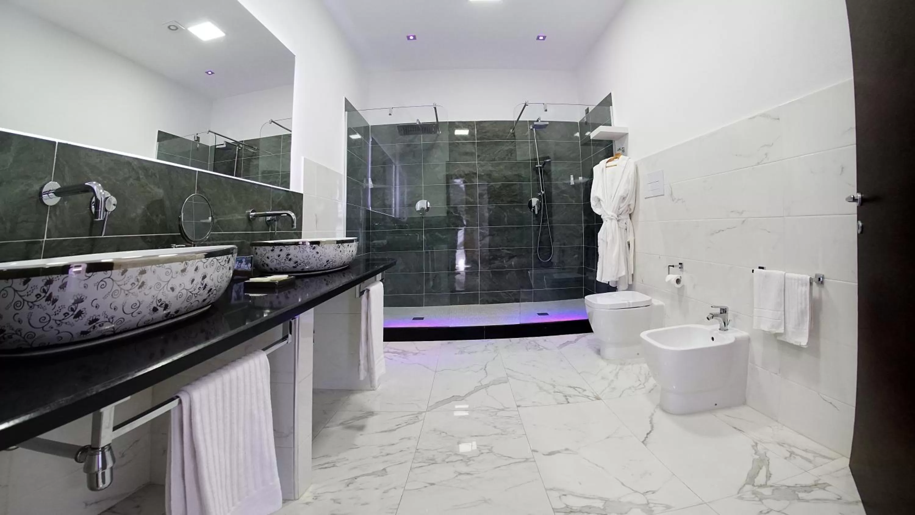 Bathroom in Beverello Suite