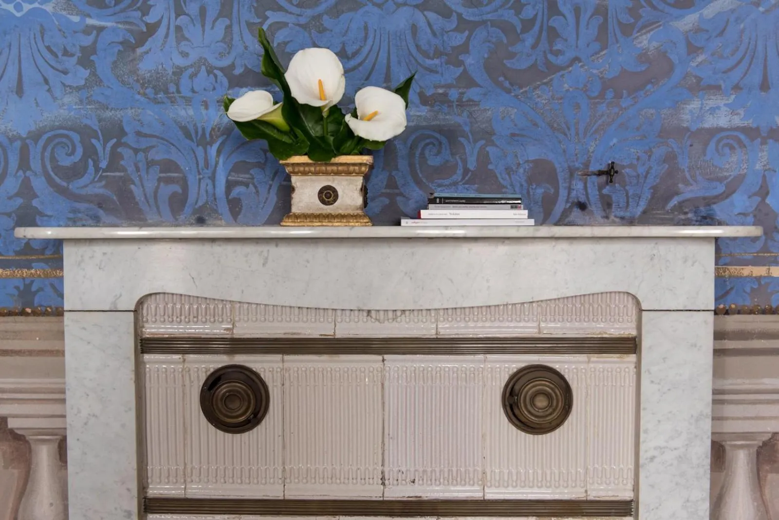 Decorative detail in Albergo Real Castello