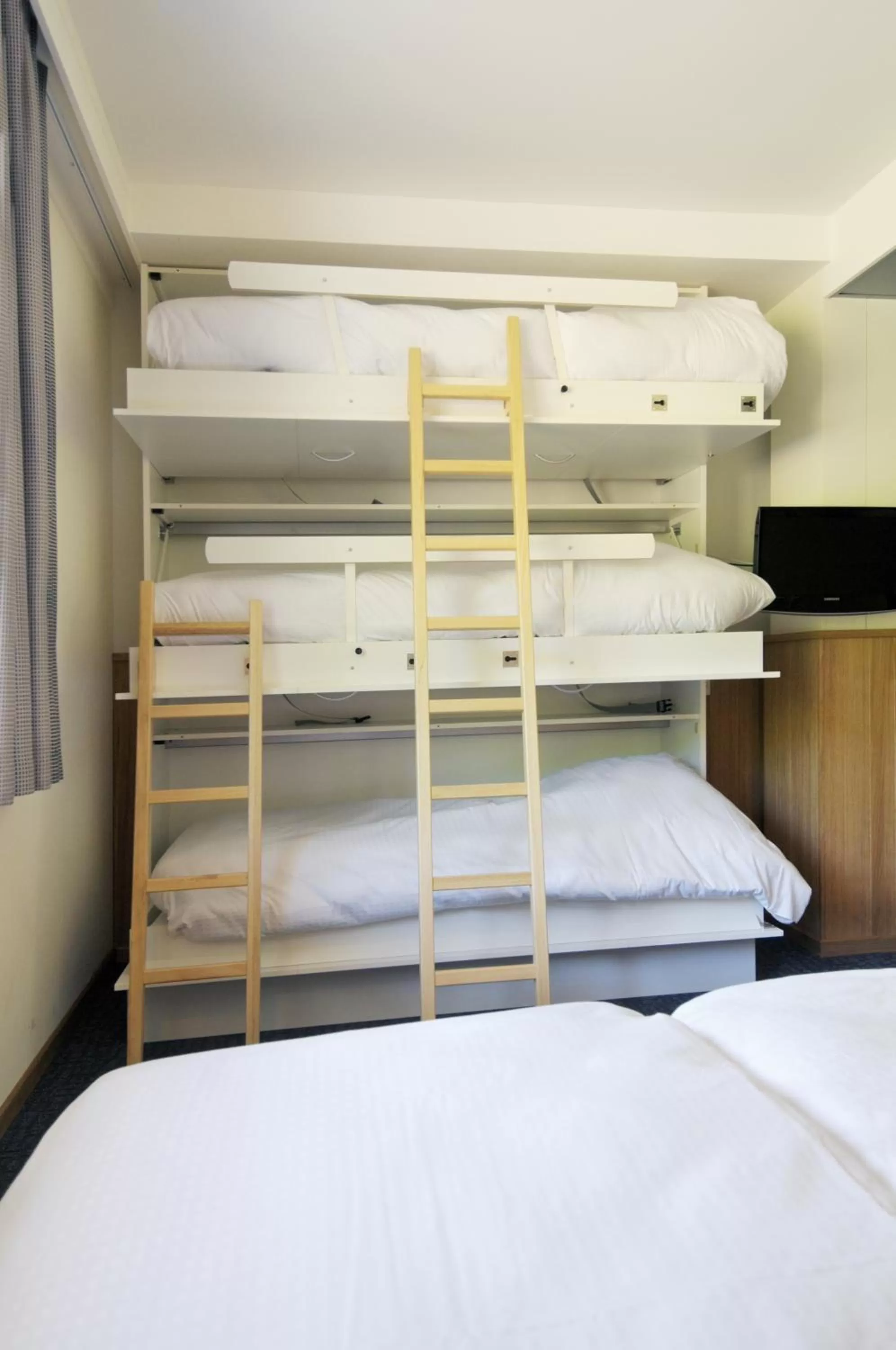 bunk bed, Bed in Mont-des-Pins