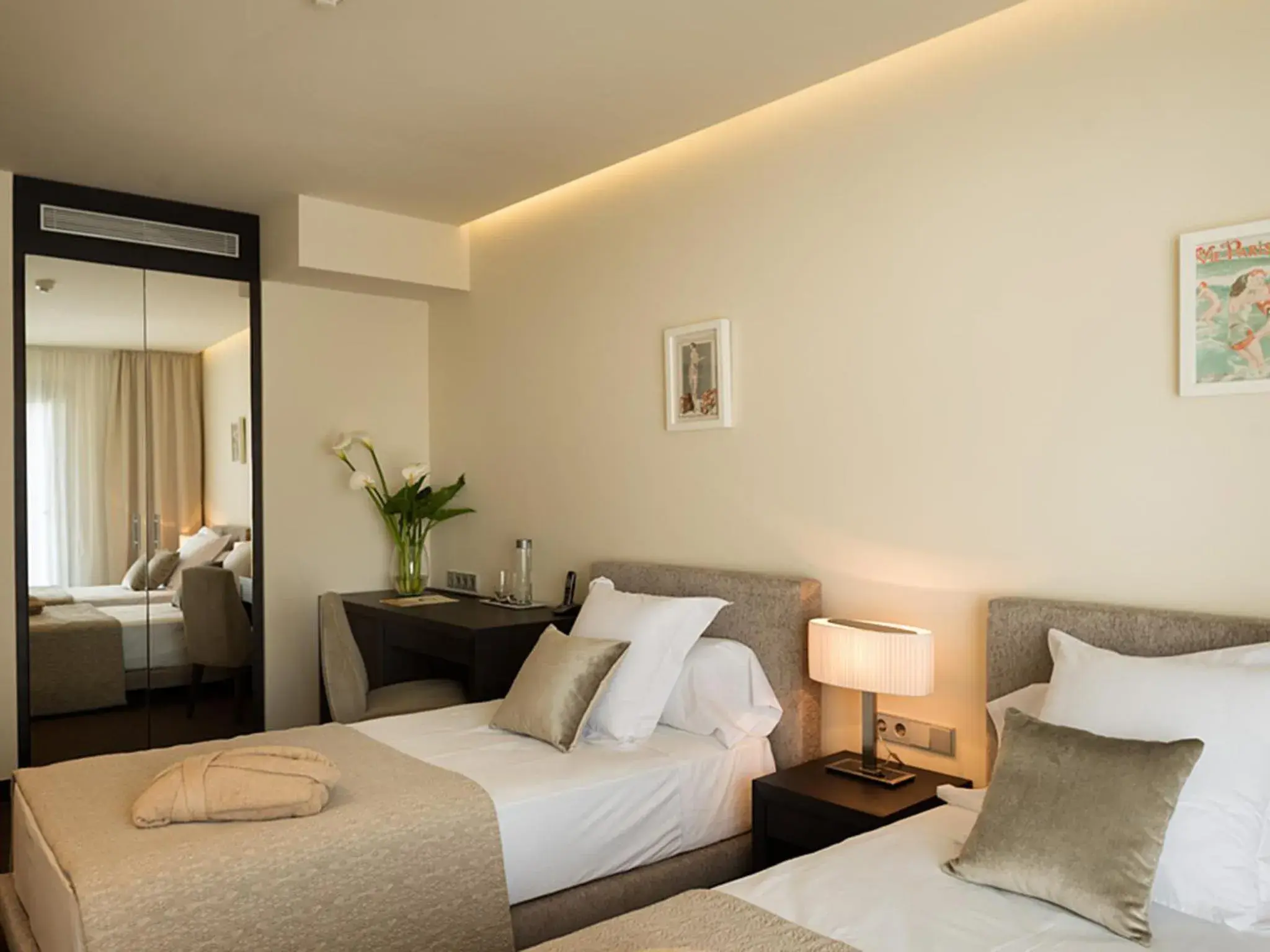 Comfort Twin Room with Spa Access in Cosmopolita Hotel Boutique & Spa Comfort Twin Room with Spa Access in Cosmopolita Hotel Boutique & Spa