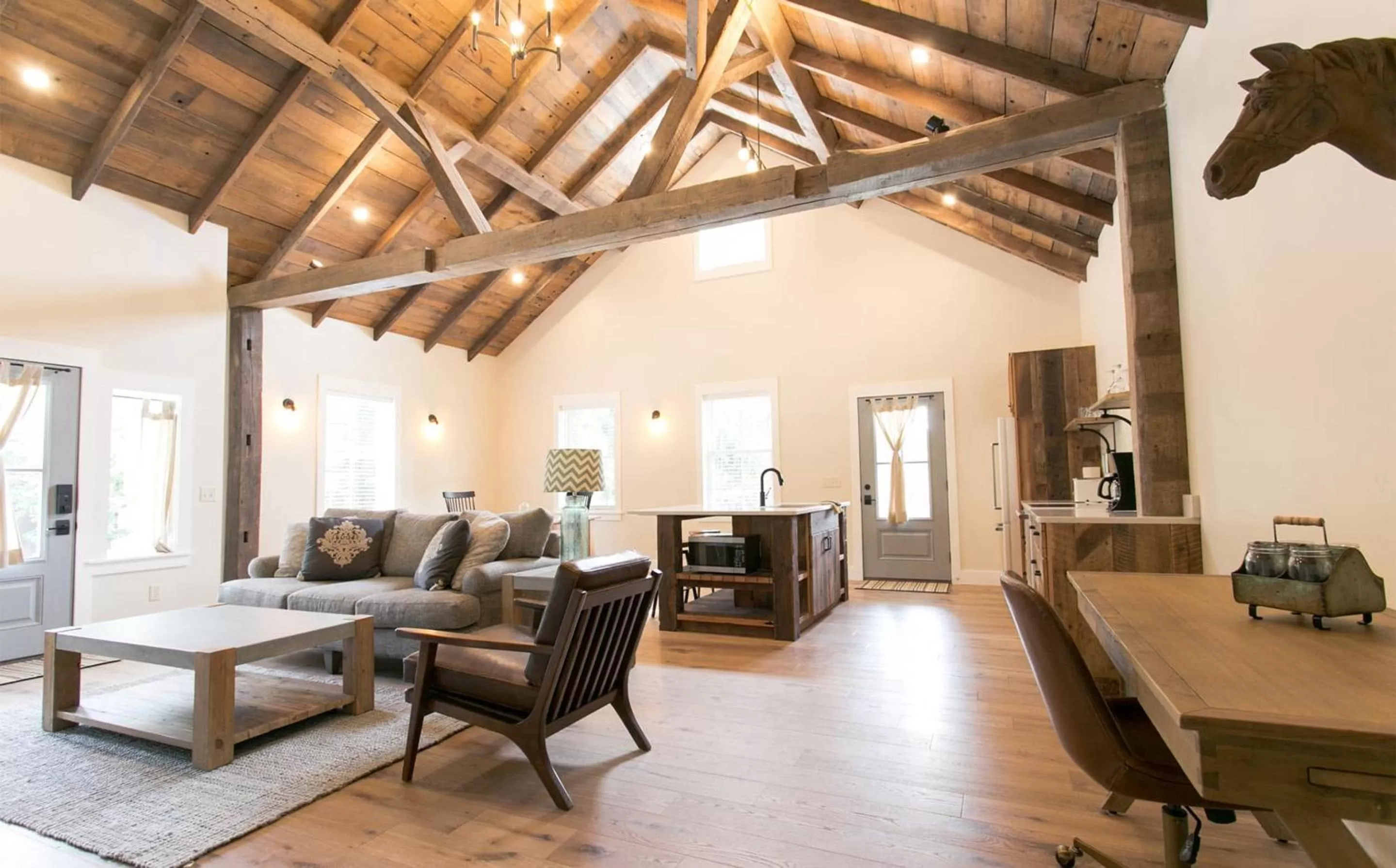 Living room, Seating Area in Farmhouse Suites by Amish Country Lodging