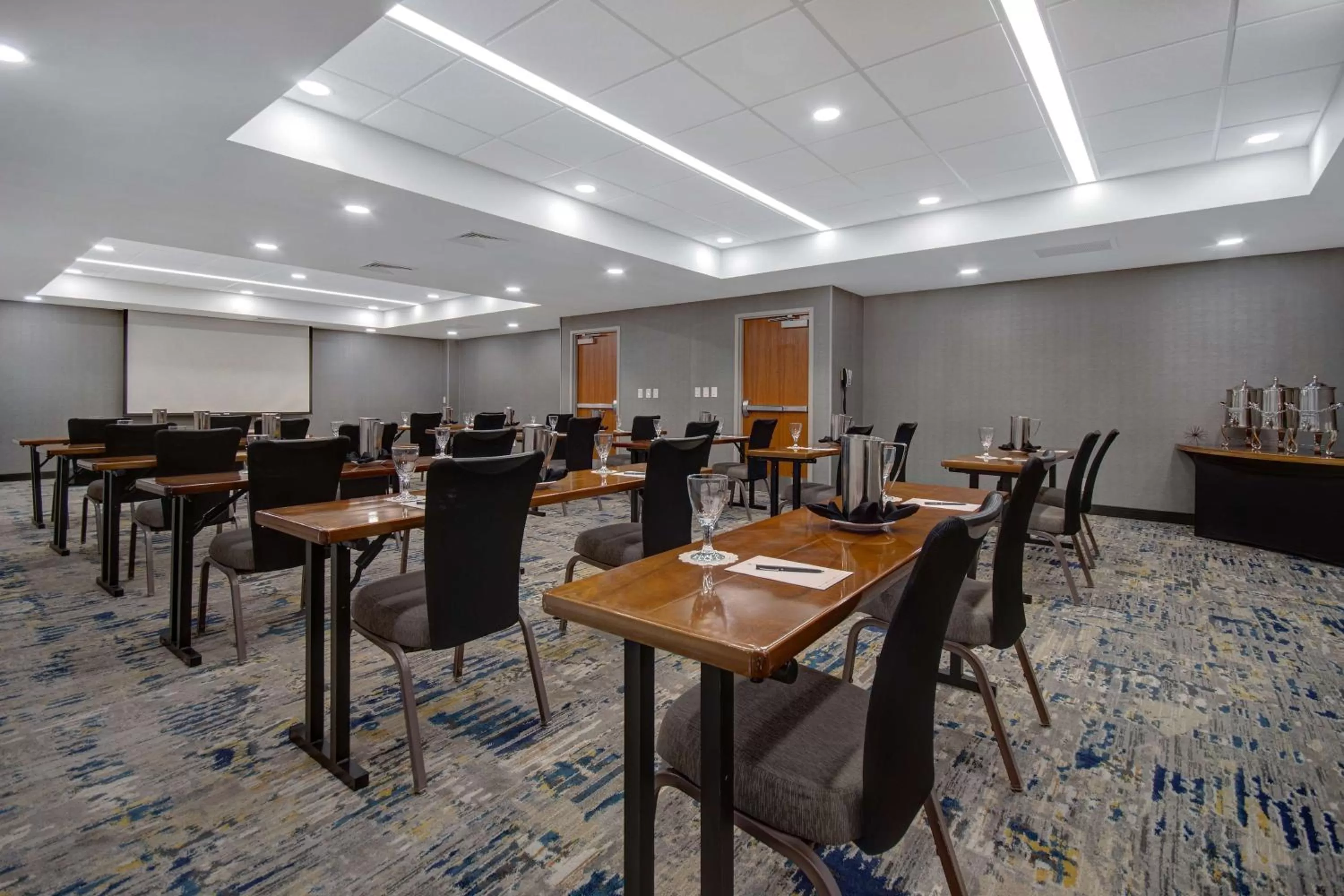Meeting/conference room in Embassy Suites by Hilton Detroit Metro Airport