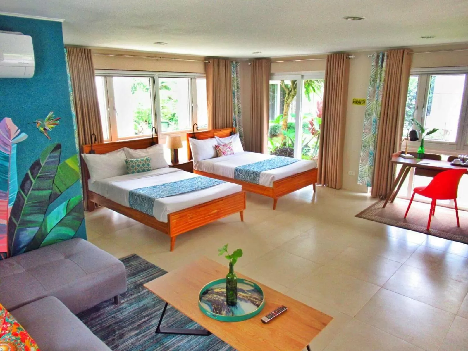 Photo of the whole room, Bed in Hotel Kimberly Tagaytay