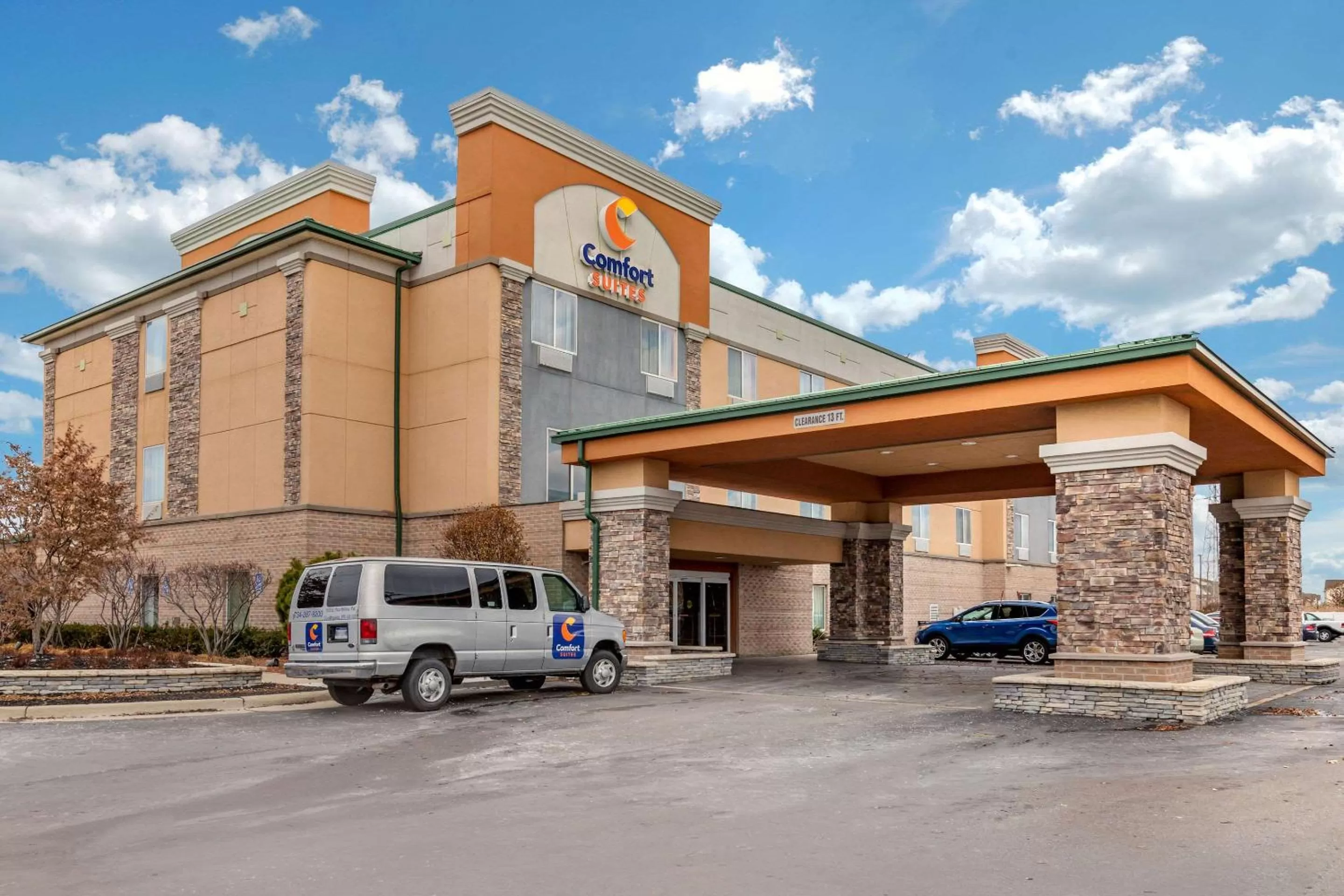 Property building in Comfort Suites Southgate-Detroit