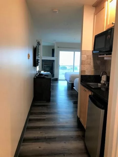 Kitchen or kitchenette, Kitchen/Kitchenette in Inn at the Shore