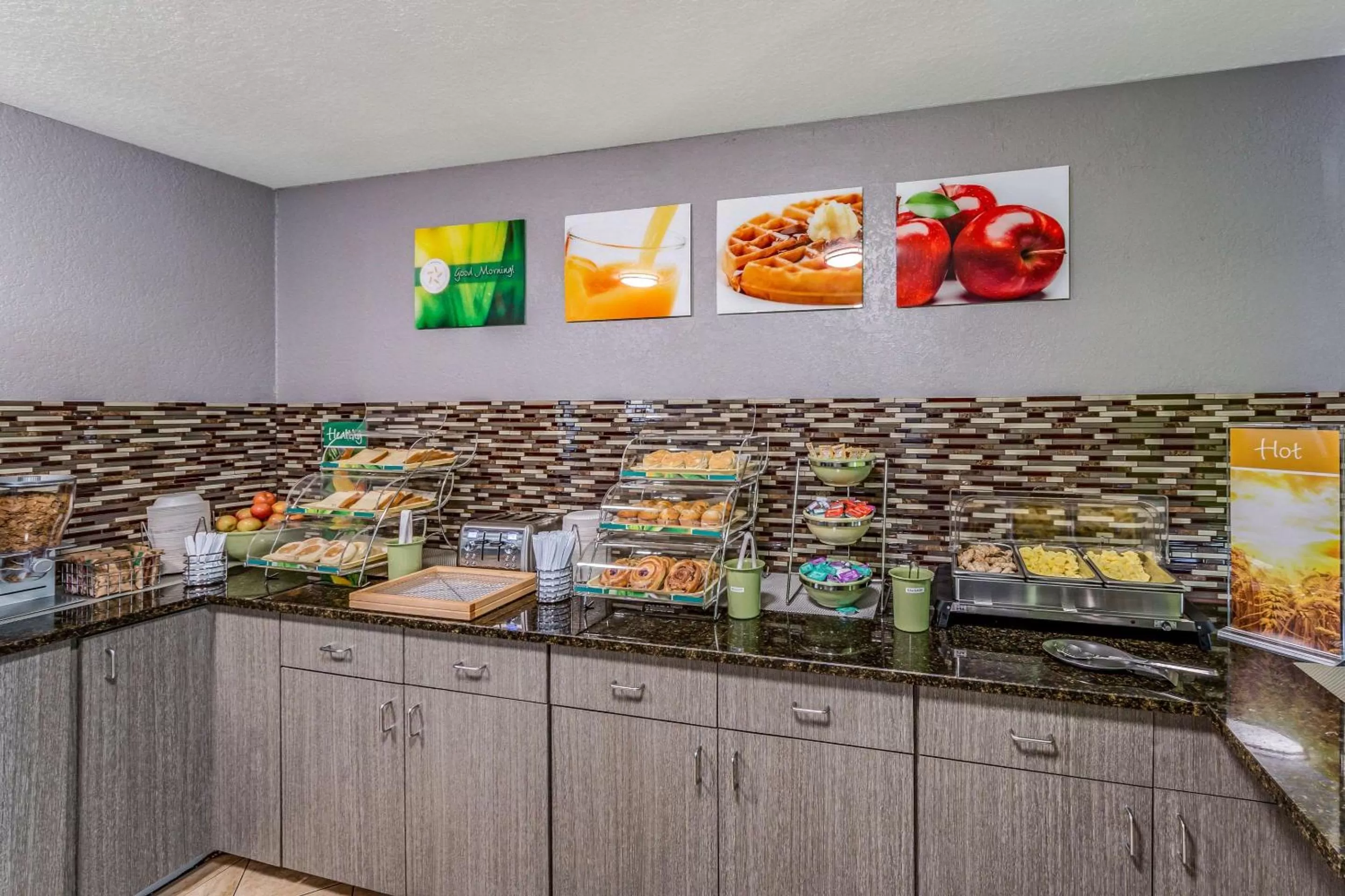 Restaurant/places to eat in Quality Inn I-10 East near Frost Bank Center