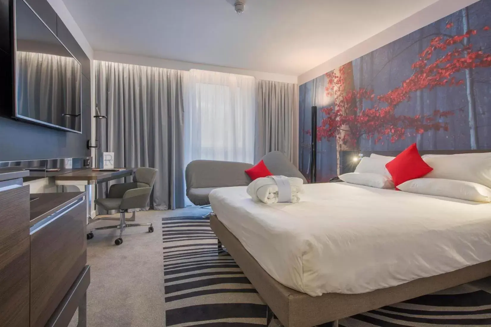 Deluxe Executive Queen Room with Sofa in Novotel York Centre Deluxe Executive Queen Room with Sofa in Novotel York Centre