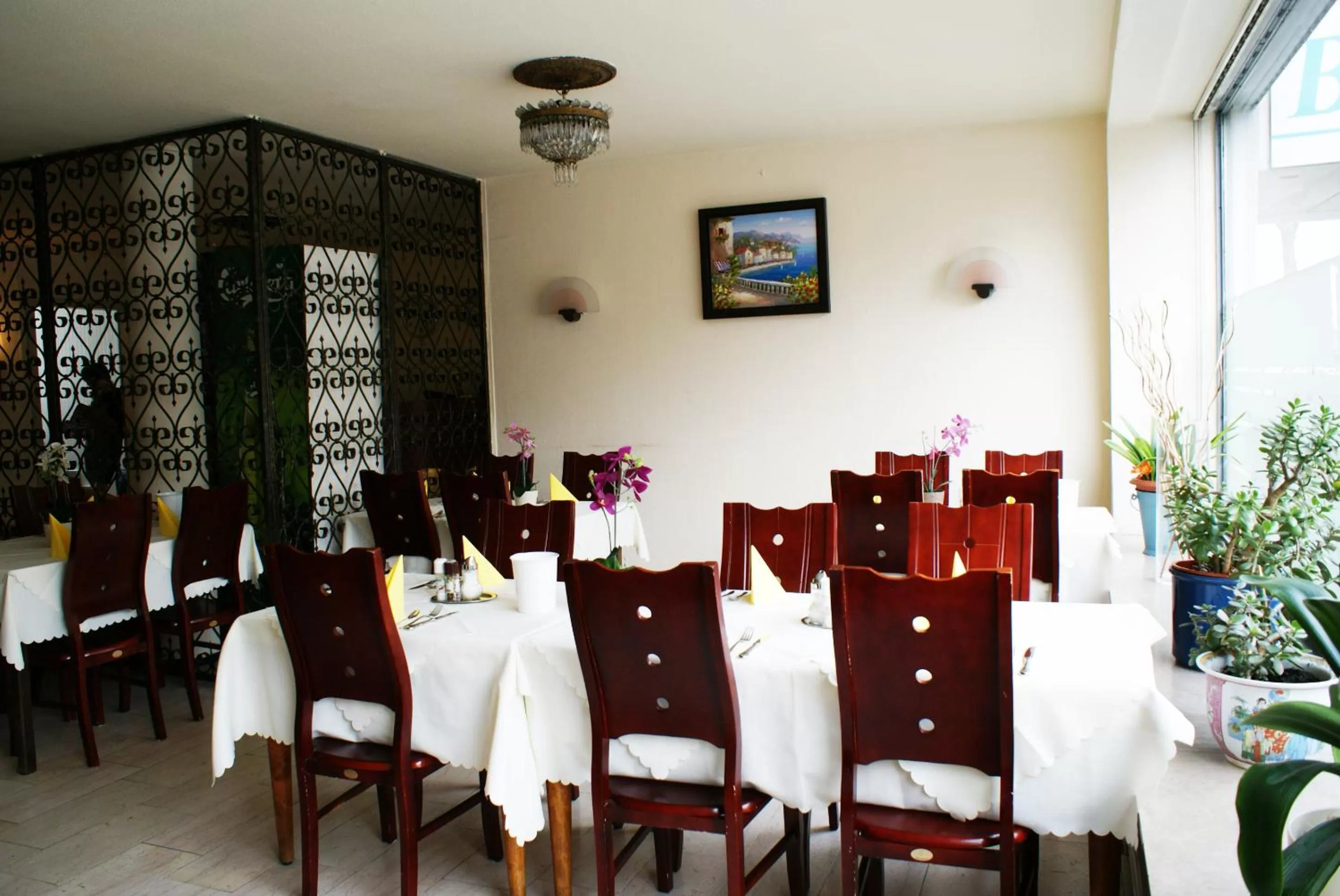 Restaurant/places to eat in Bahn-Hotel