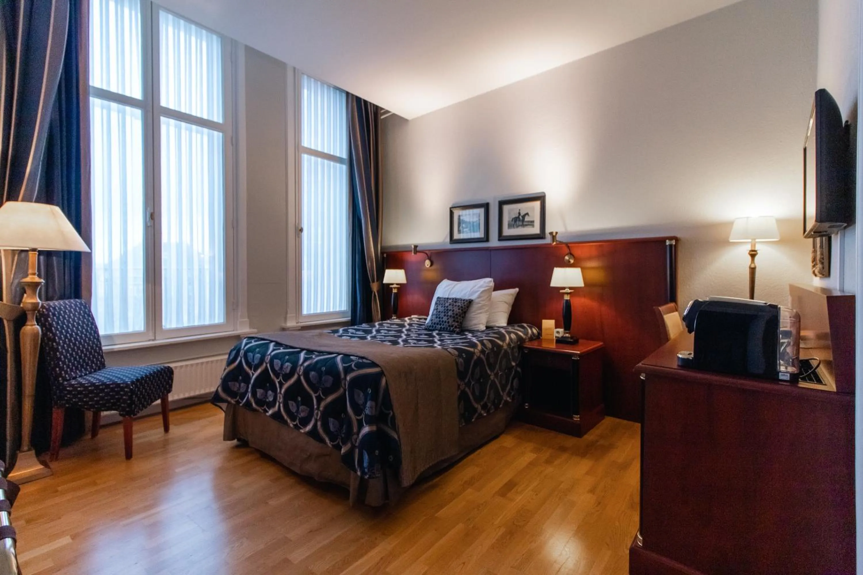 Bedroom, Bed in Grand Hotel en Résidence De Draak