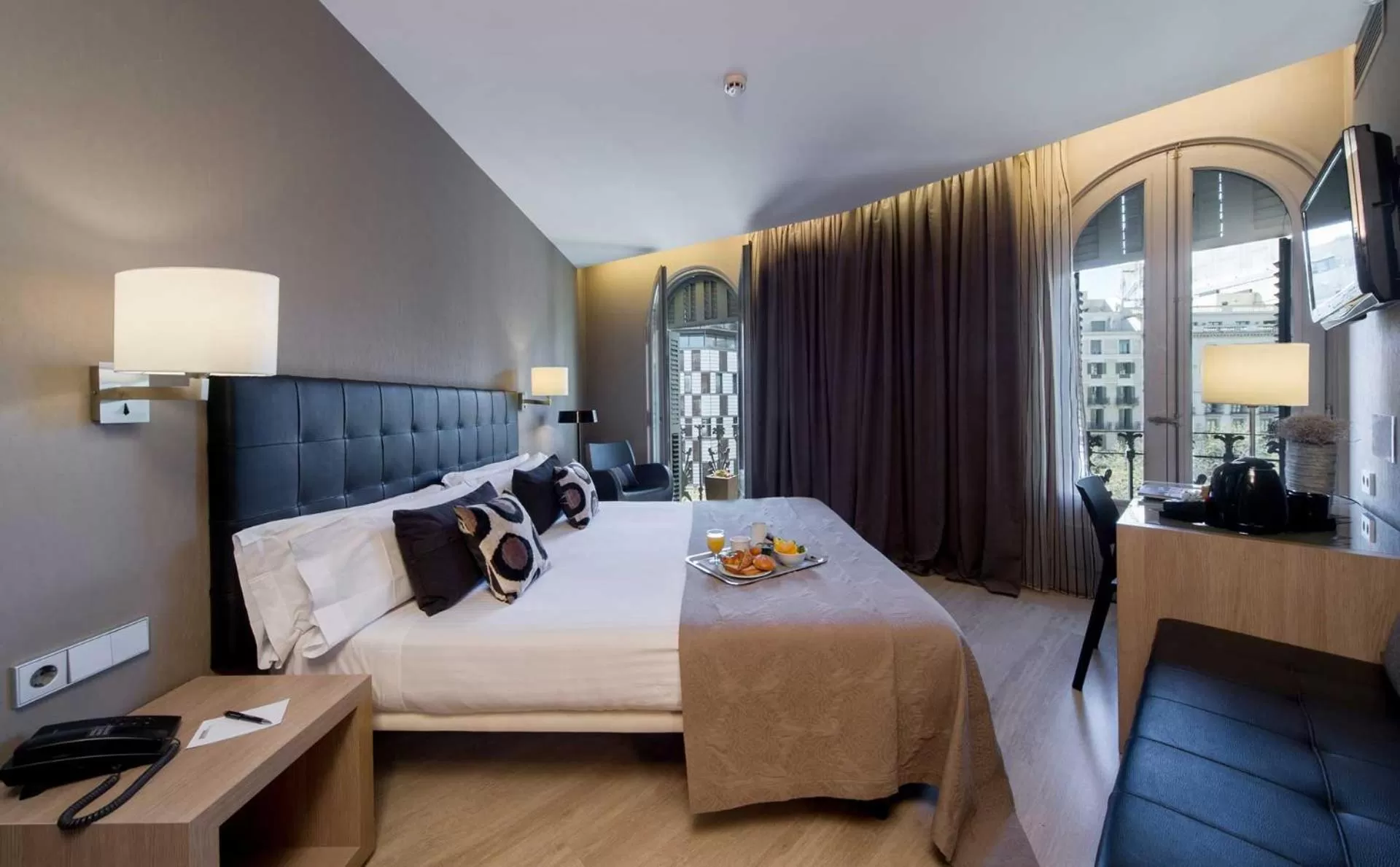 Photo of the whole room, Bed in Hotel Actual