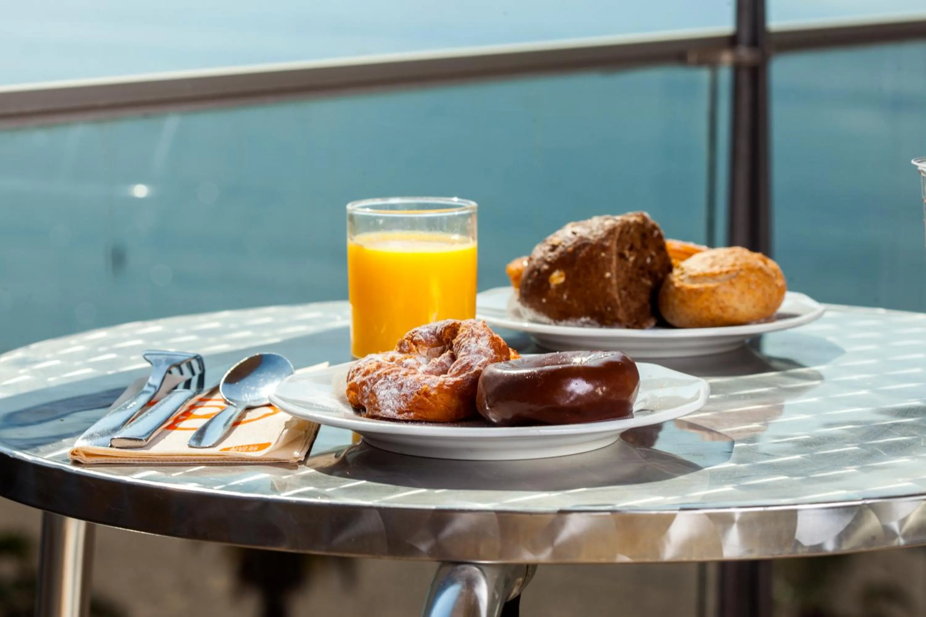 Food and drinks in Hotel Monterrey Roses by Pierre & Vacances