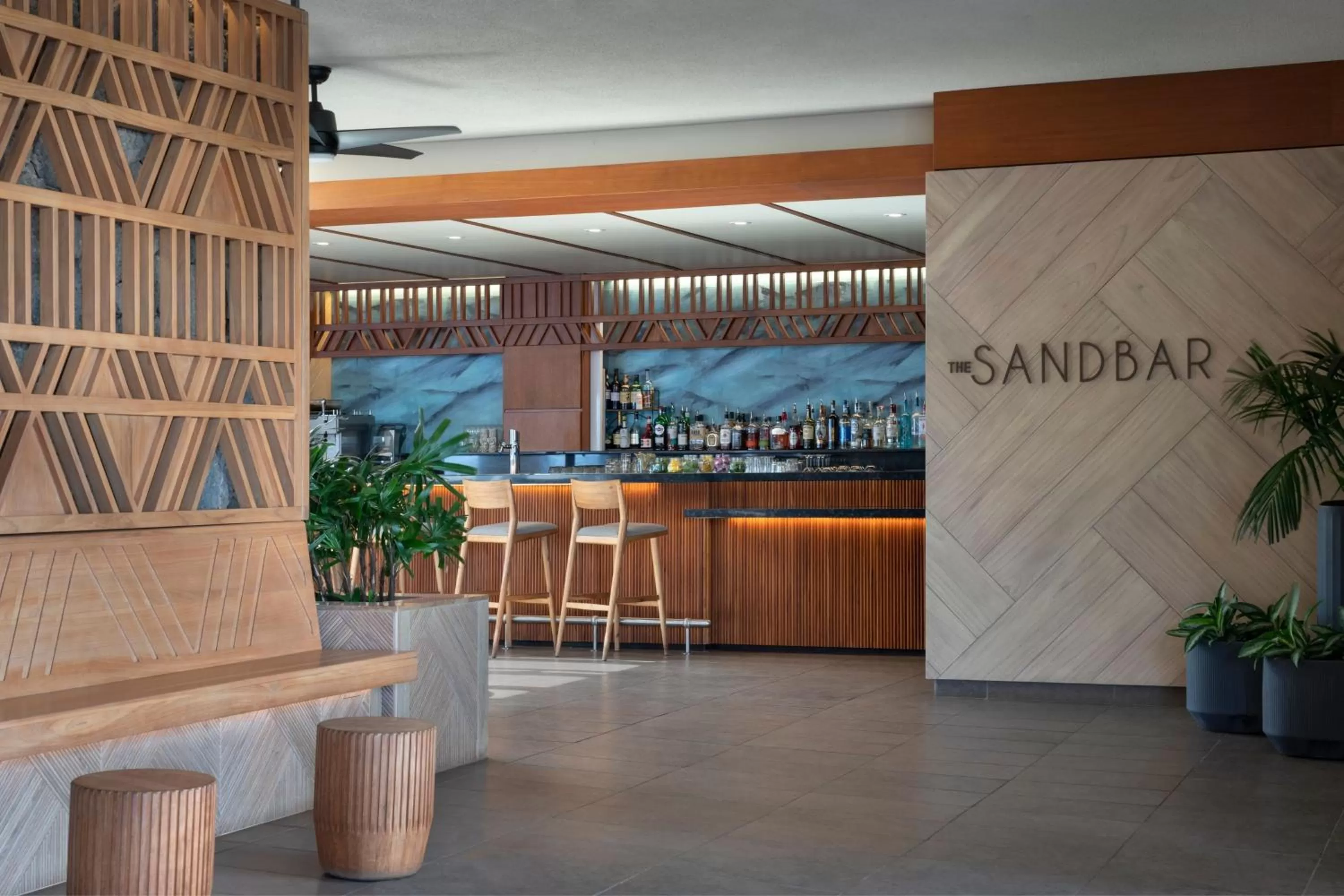 Lounge or bar in Sheraton Maui Resort & Spa