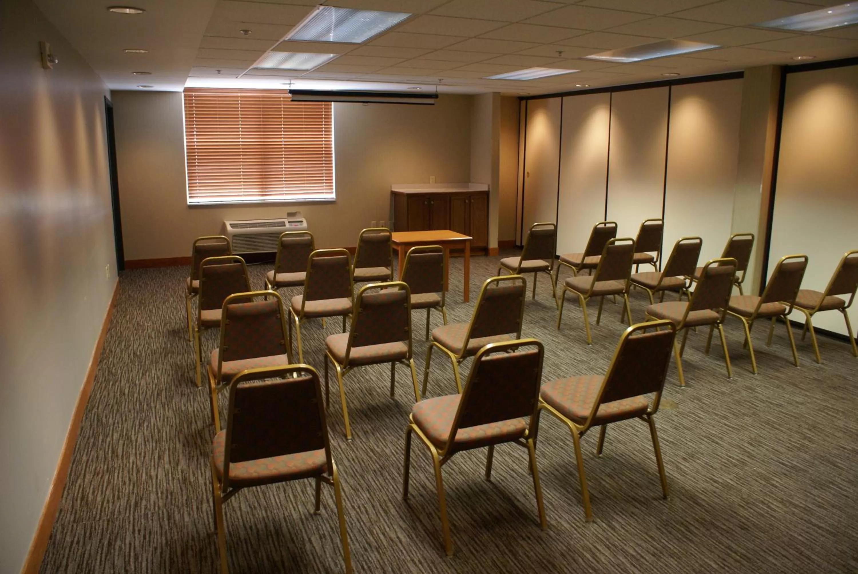 Business facilities in Country Inn & Suites by Radisson, Lansing, MI