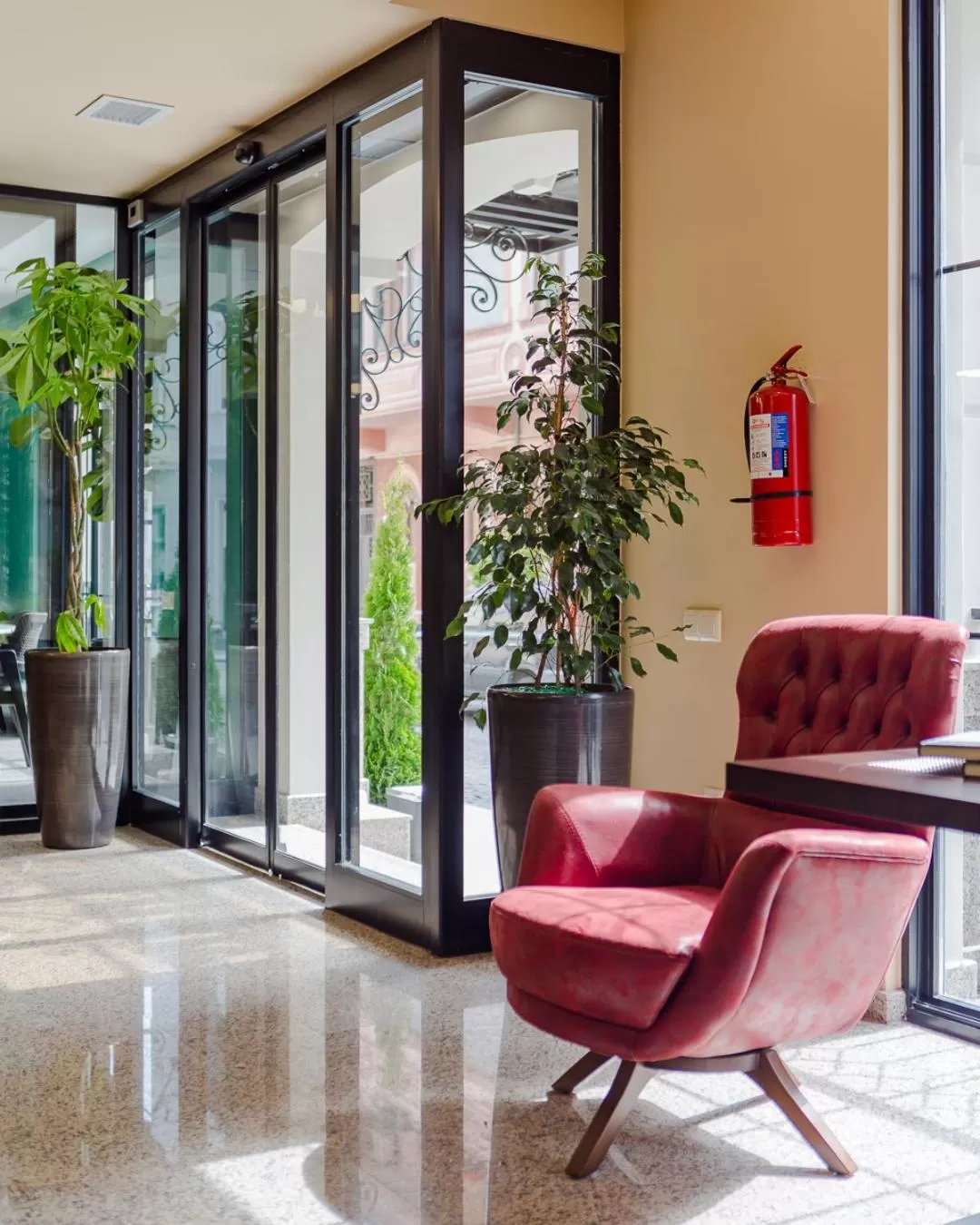 Communal lounge/ TV room in Hotel BLOOM Batumi