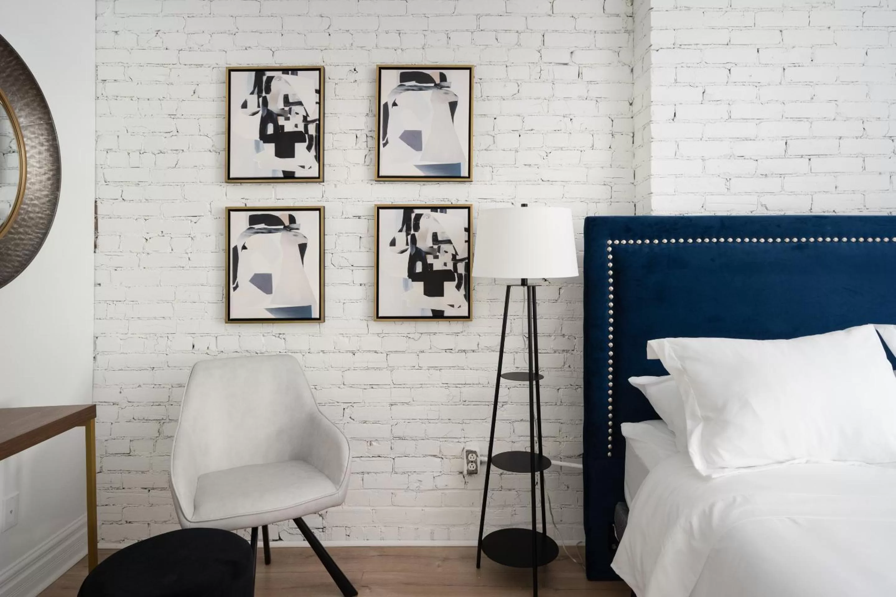 Seating Area in Le Penfield Par Nomade MTL