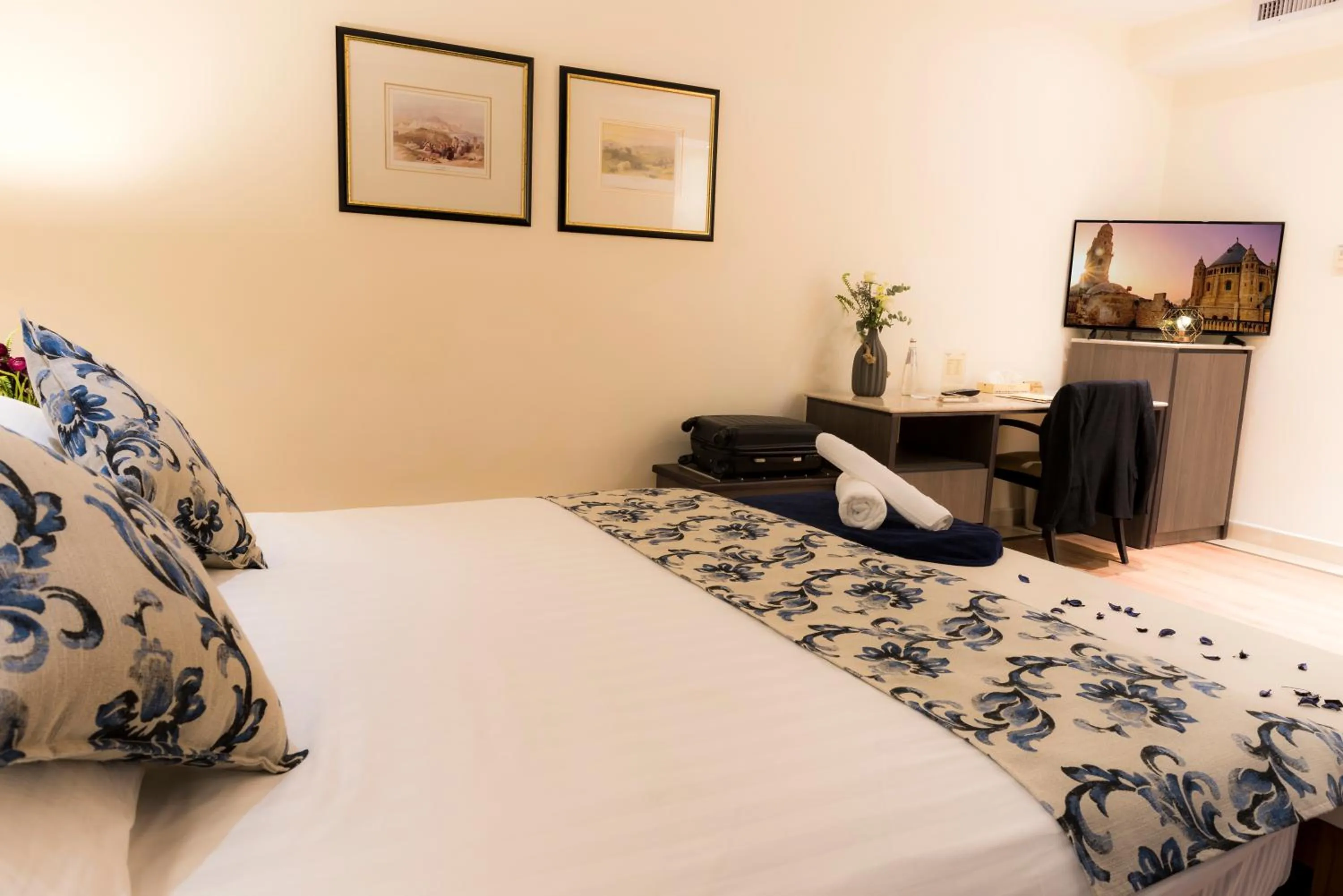 Seating area, Bed in Ambassador Hotel