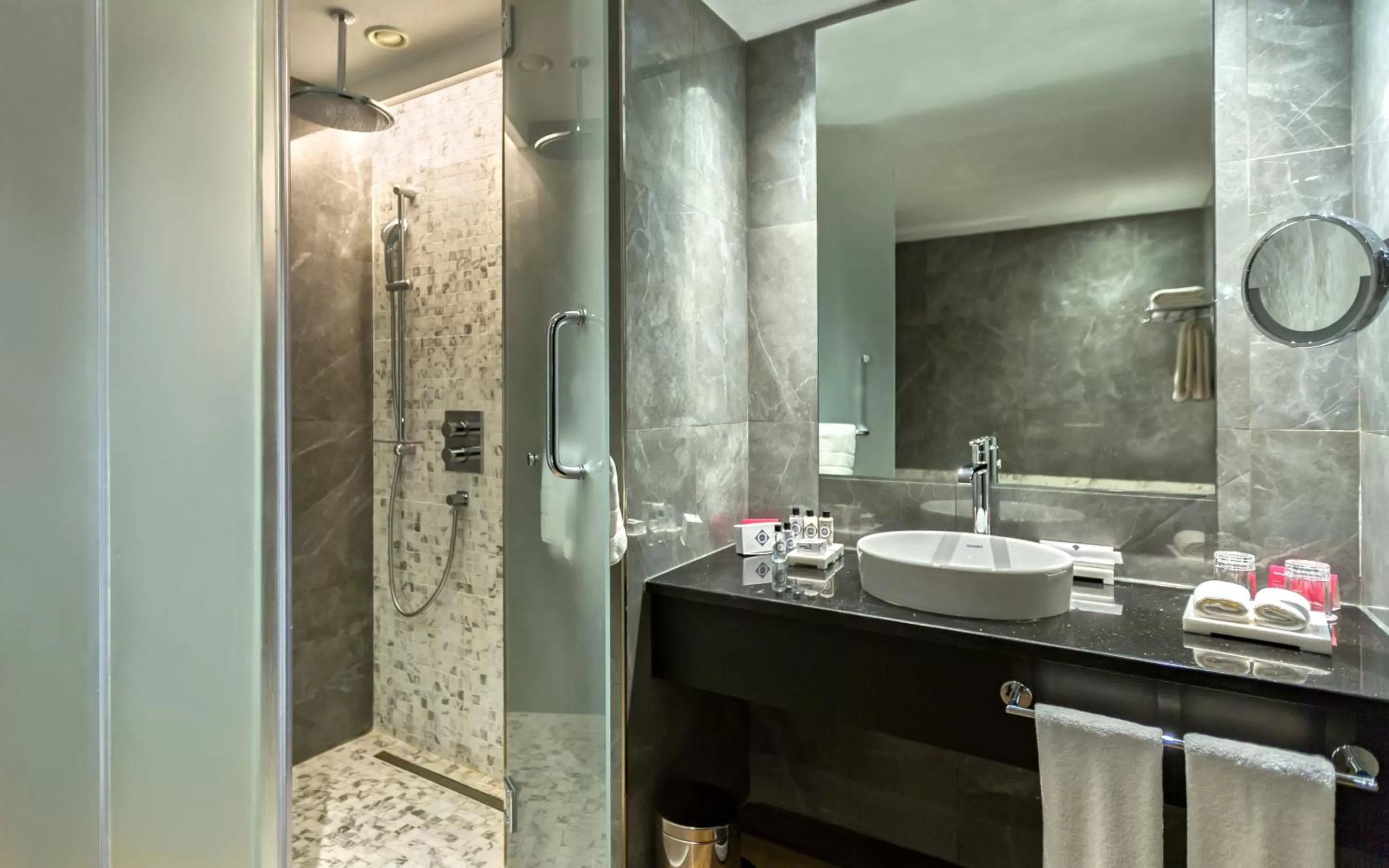 Bathroom in Mövenpick Hotel du Lac Tunis