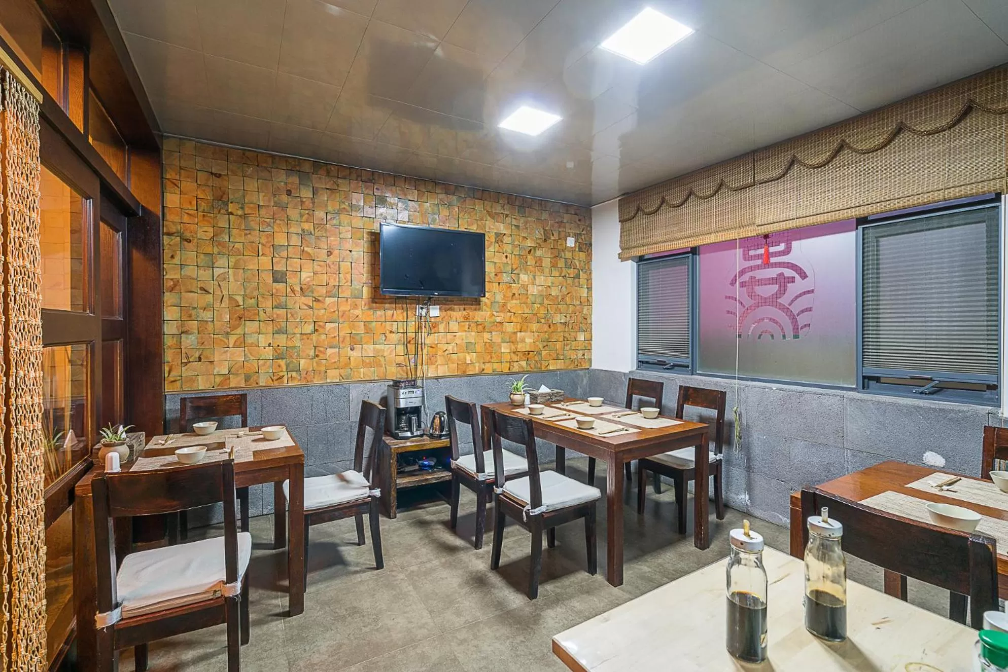 Restaurant/places to eat in Dali Yanyuan Mountain Retreat