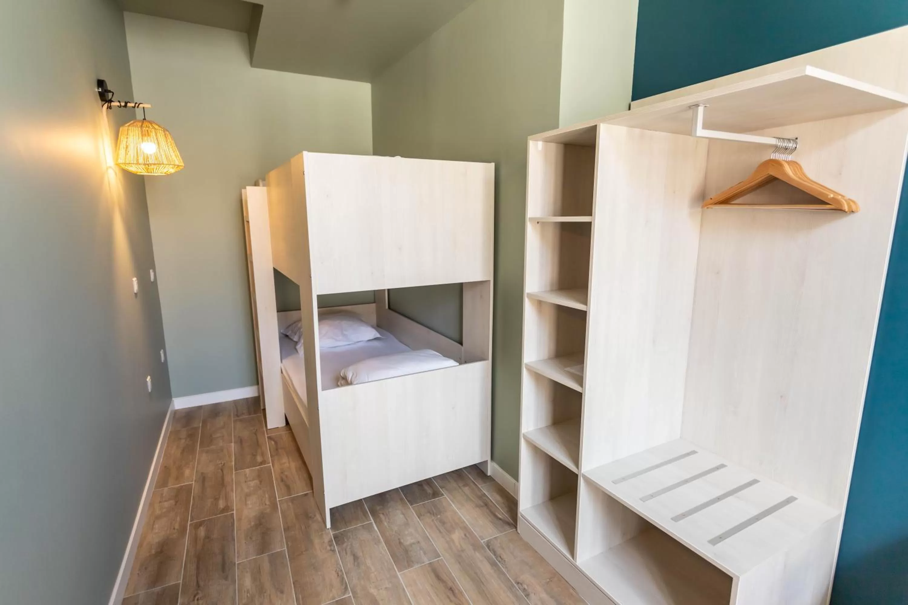 bunk bed in CÔTE GARONNE le BALCON DES DAMES -hôtel et restaurant- Tonneins Fauillet Marmande - vue panoramique bord de Garonne chambres climatisées