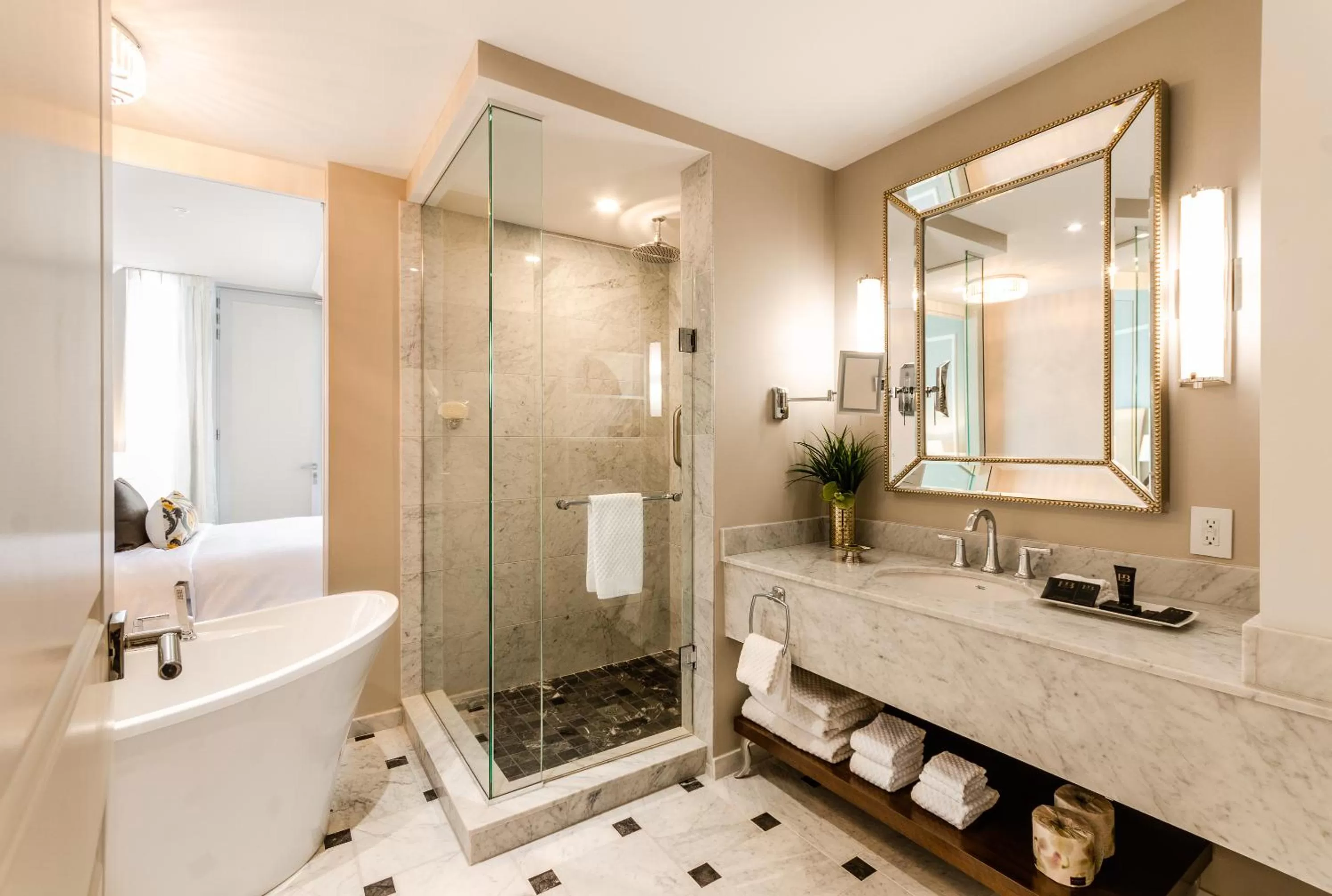 Bathroom in Hôtel Birks Montréal