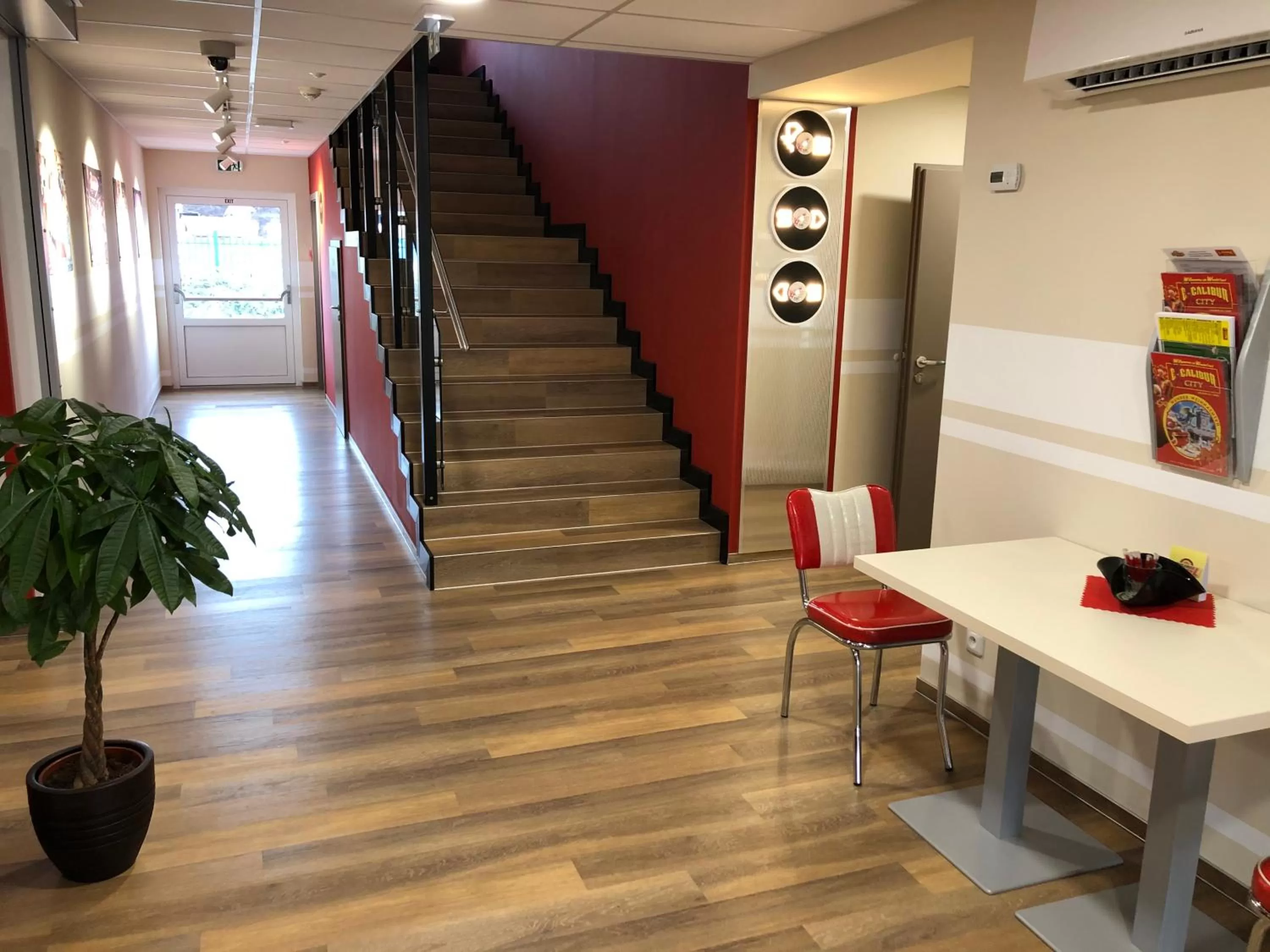 Lobby/Reception in Jukebox Hotel