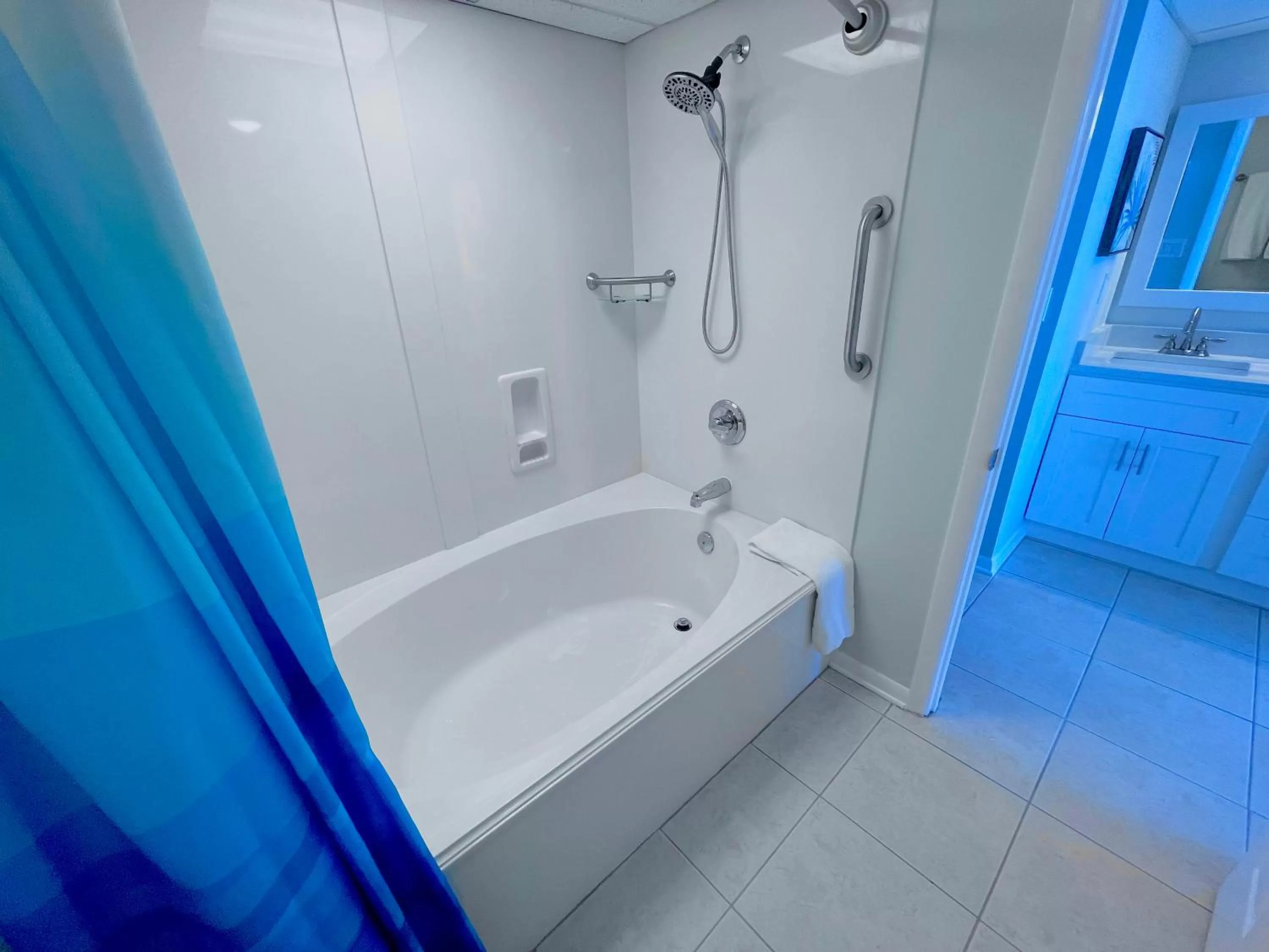 Shower in Emerald Bay Escape