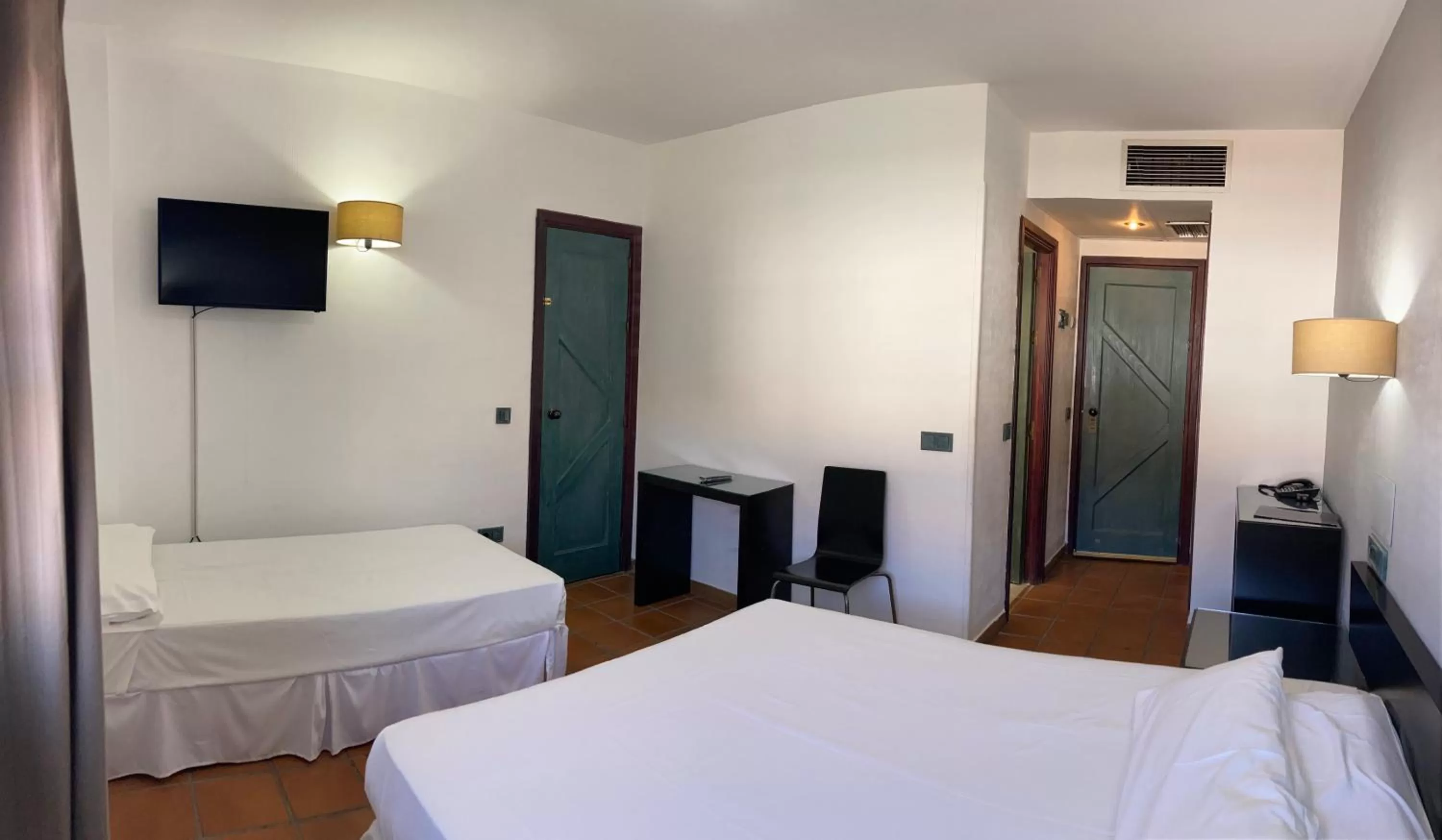 Photo of the whole room in Hotel Almagro