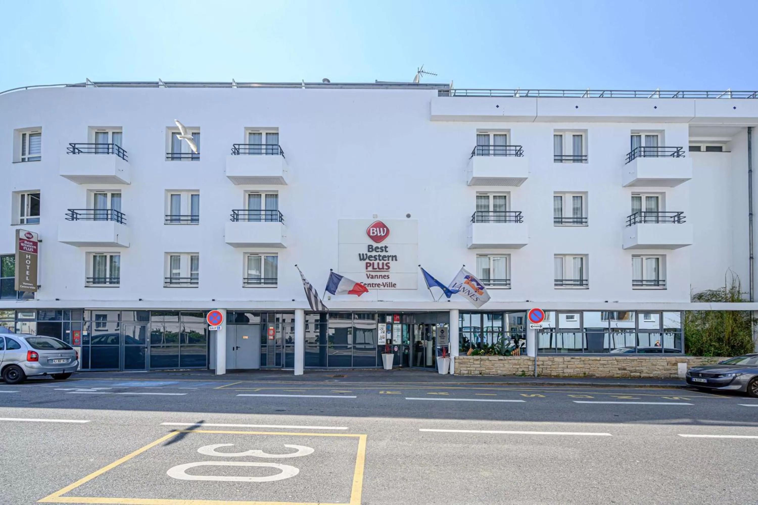 Property building in Best Western Plus Hôtel Vannes Centre Ville