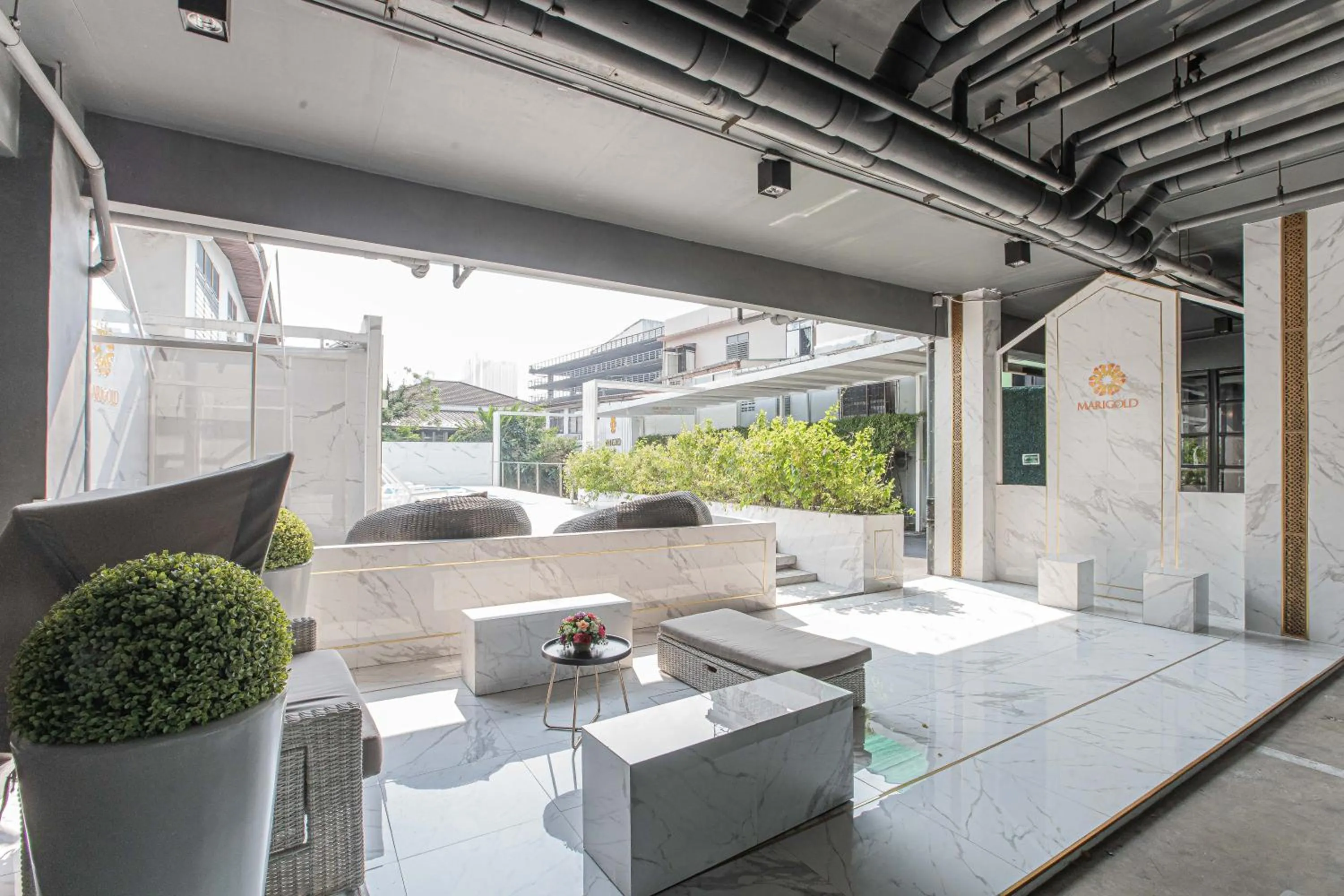 Swimming pool in Marigold Sukhumvit - Free Shuttle to BTS Bearing Station