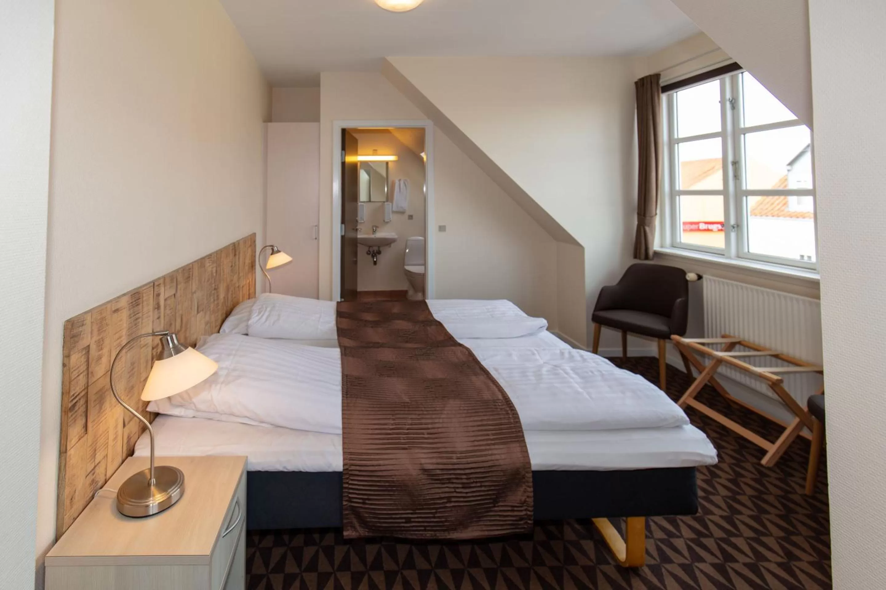 Bedroom, Bed in Foldens Hotel