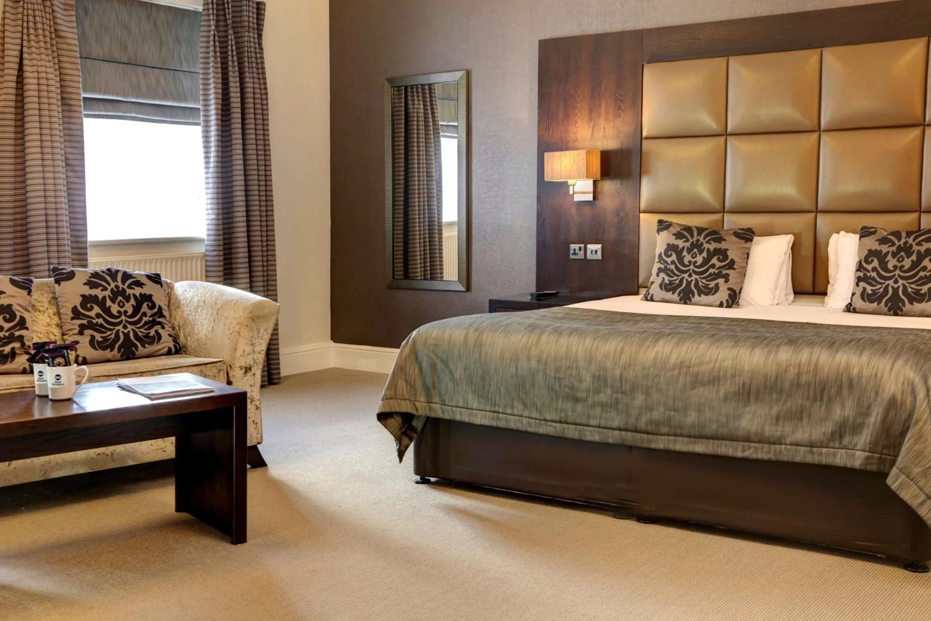 Photo of the whole room, Bed in Lion Hotel