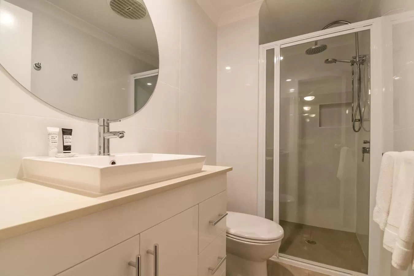 Shower in Gosamara Apartments