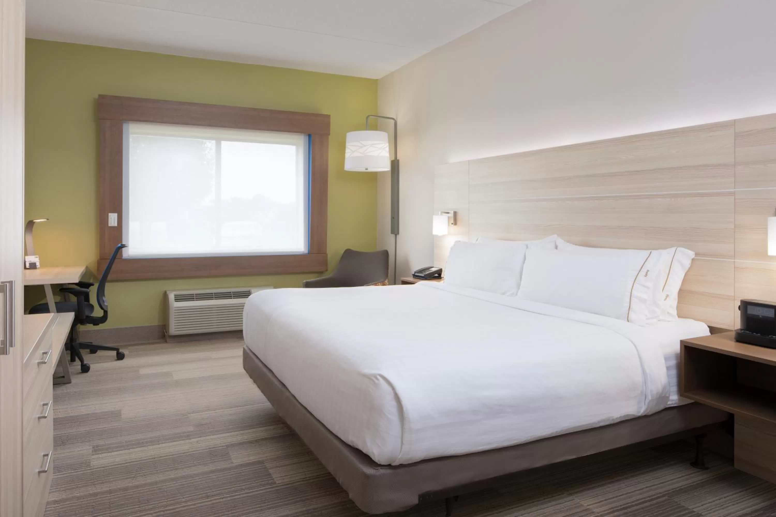 Photo of the whole room, Bed in Holiday Inn Express Louisville Northeast by IHG