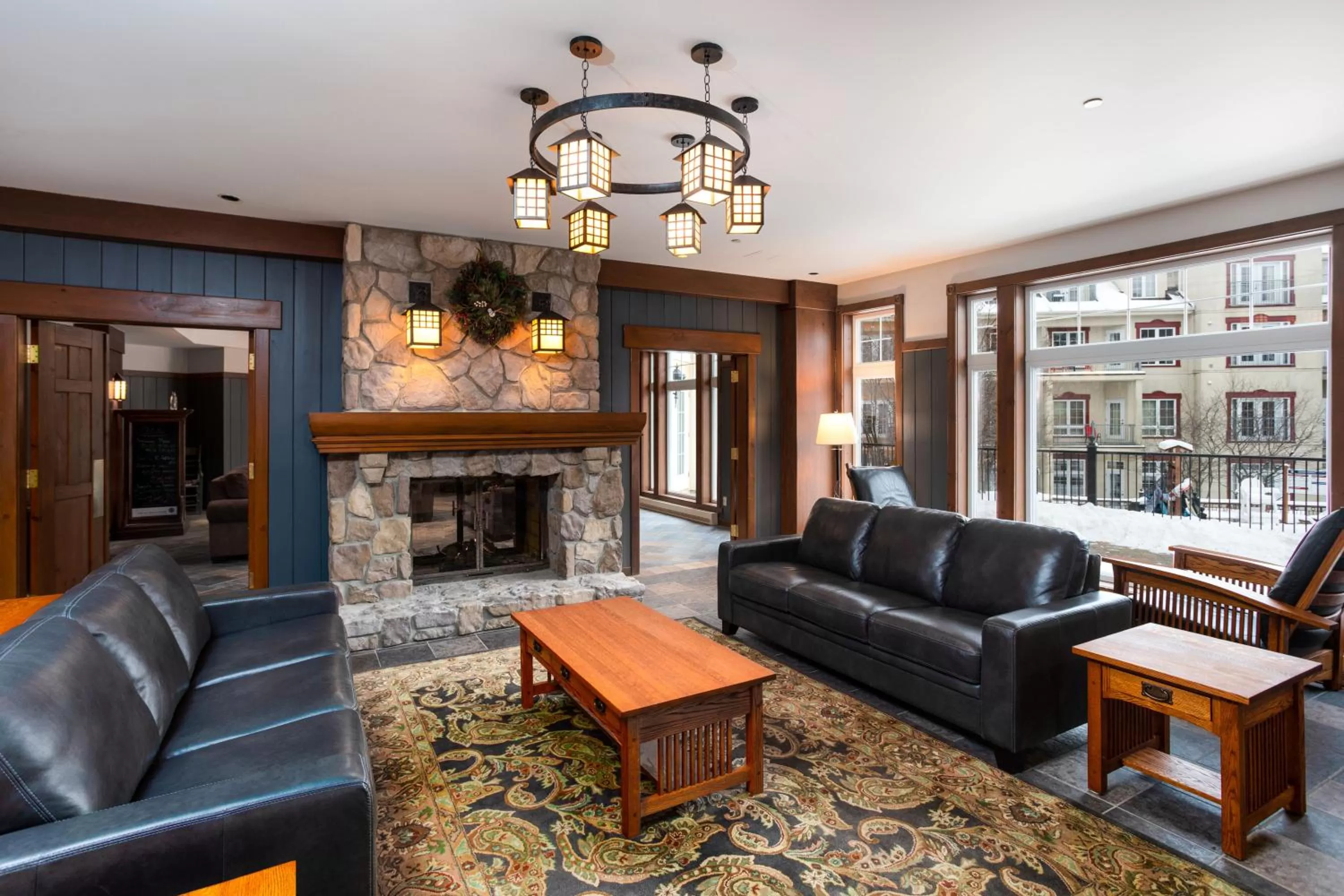 Communal lounge/ TV room in Tour des Voyageurs