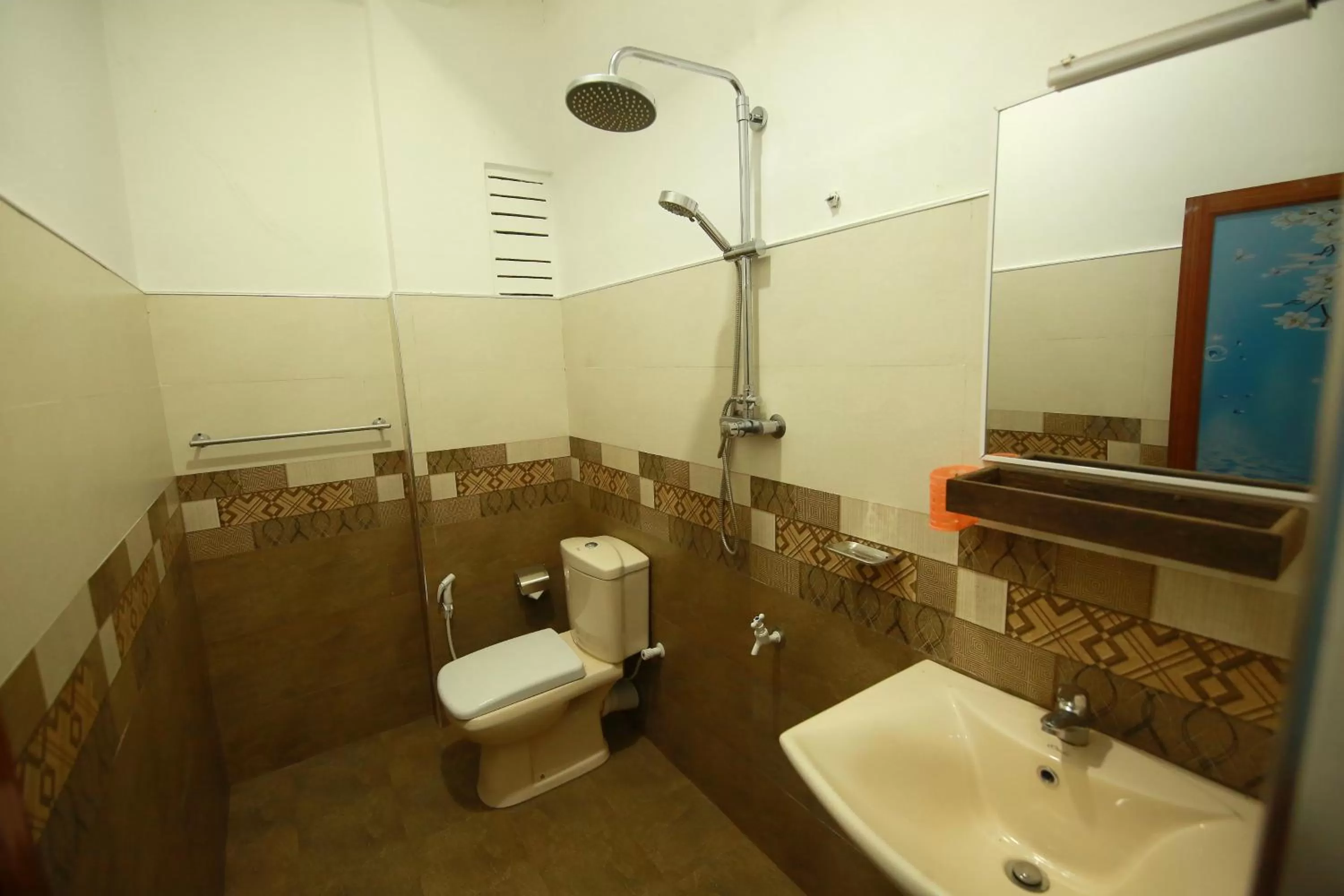 Shower in New Ocean Vibes Ahangama