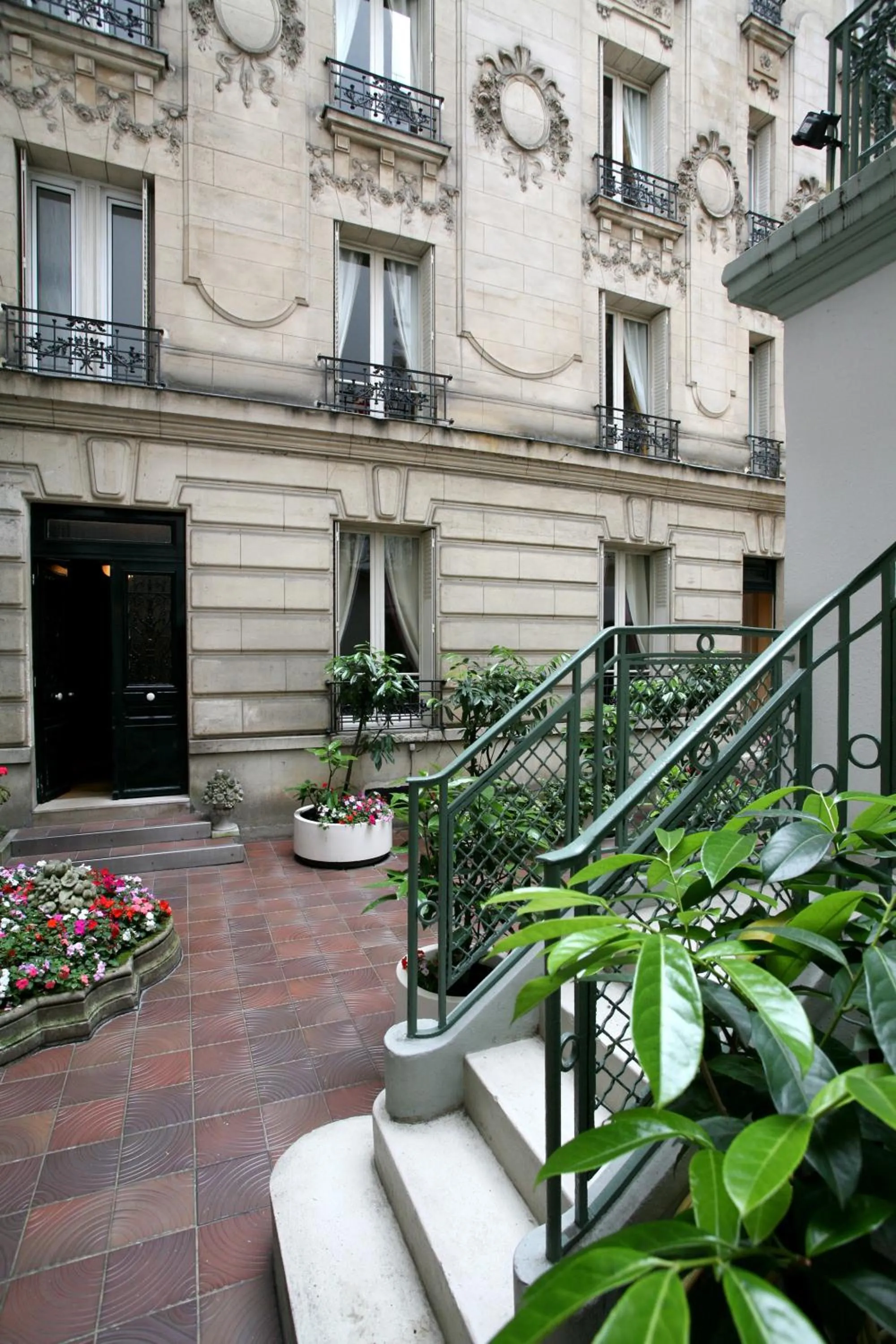 Facade/entrance in Hotel Concortel Paris