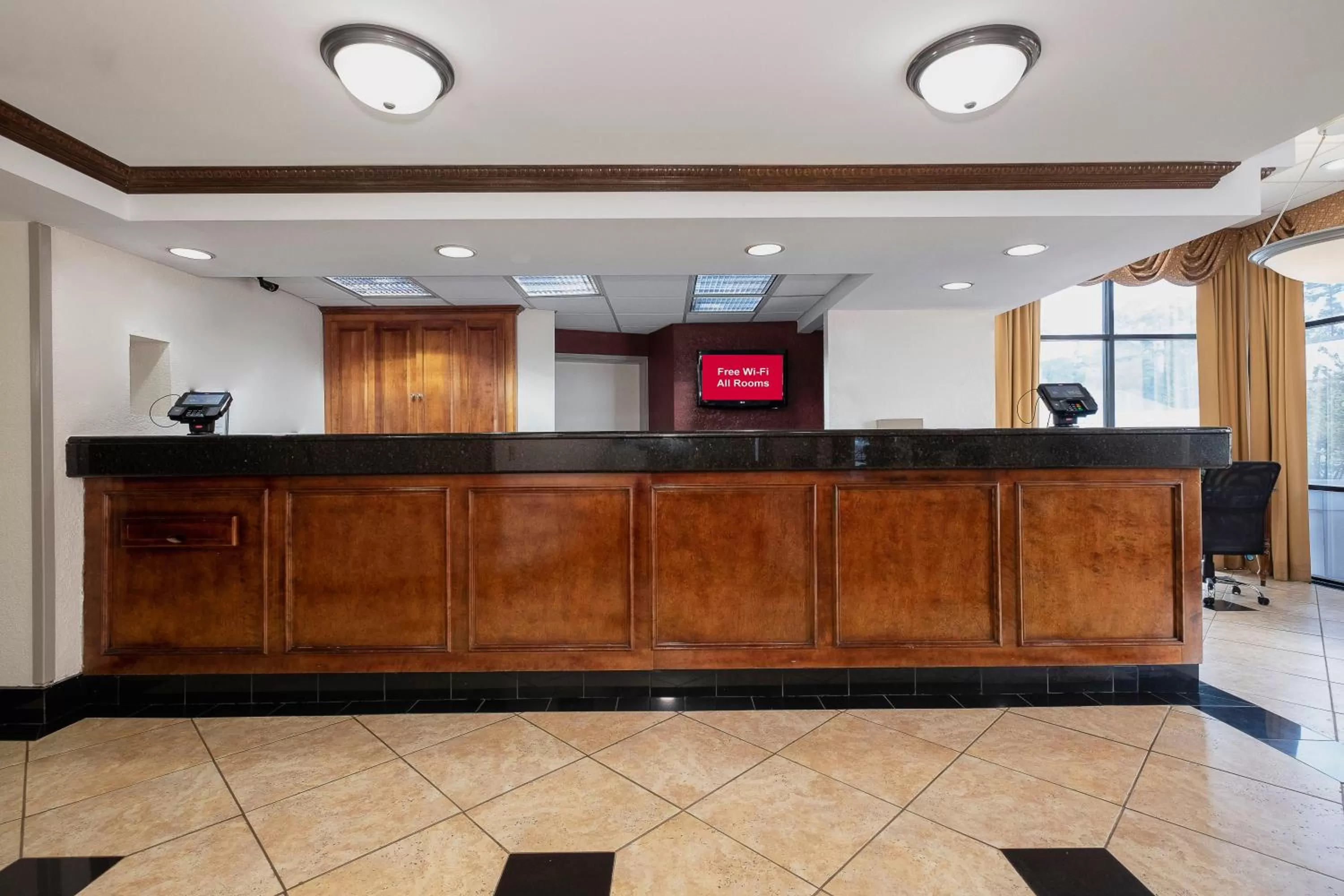 Lobby or reception in Red Roof Inn & Suites Macon