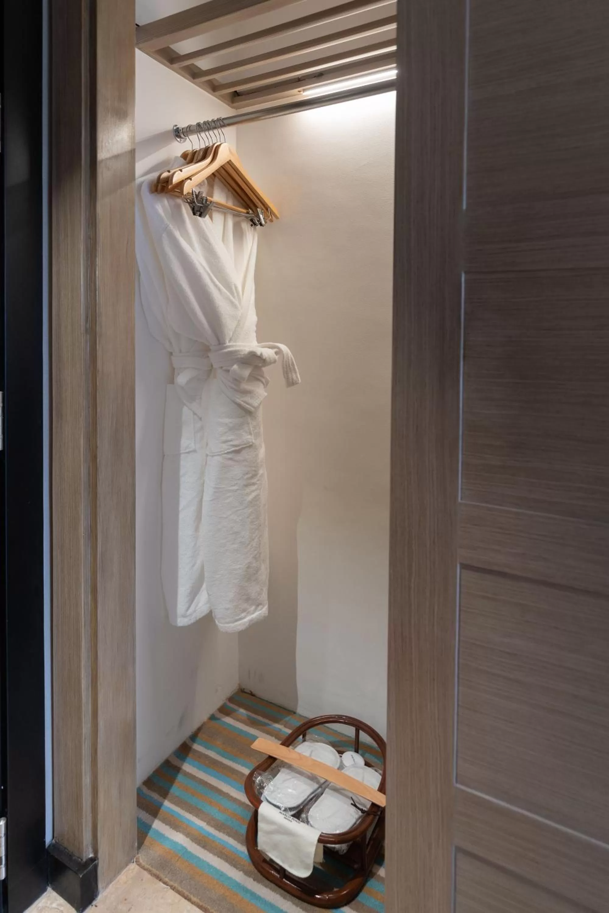 wardrobe in Marco Polo Plaza Cebu