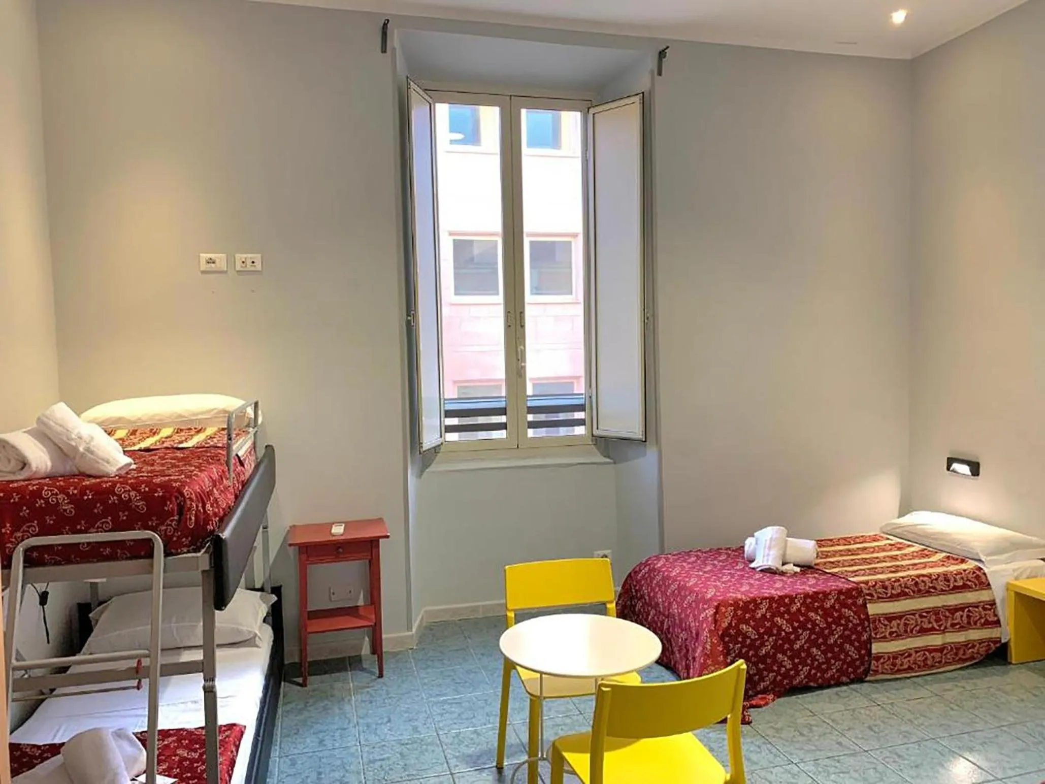 Bedroom, Bed in Legend R.G.