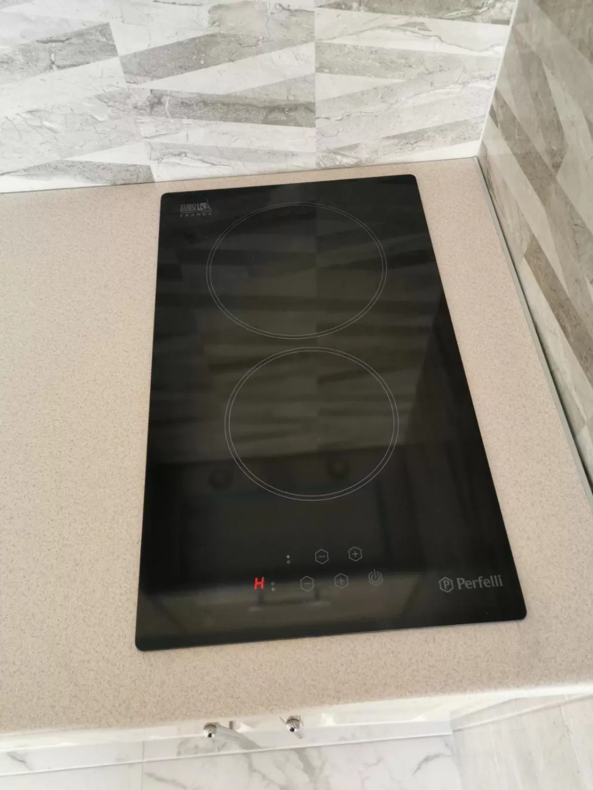 Kitchen/Kitchenette in Monte-Kristo Hotel