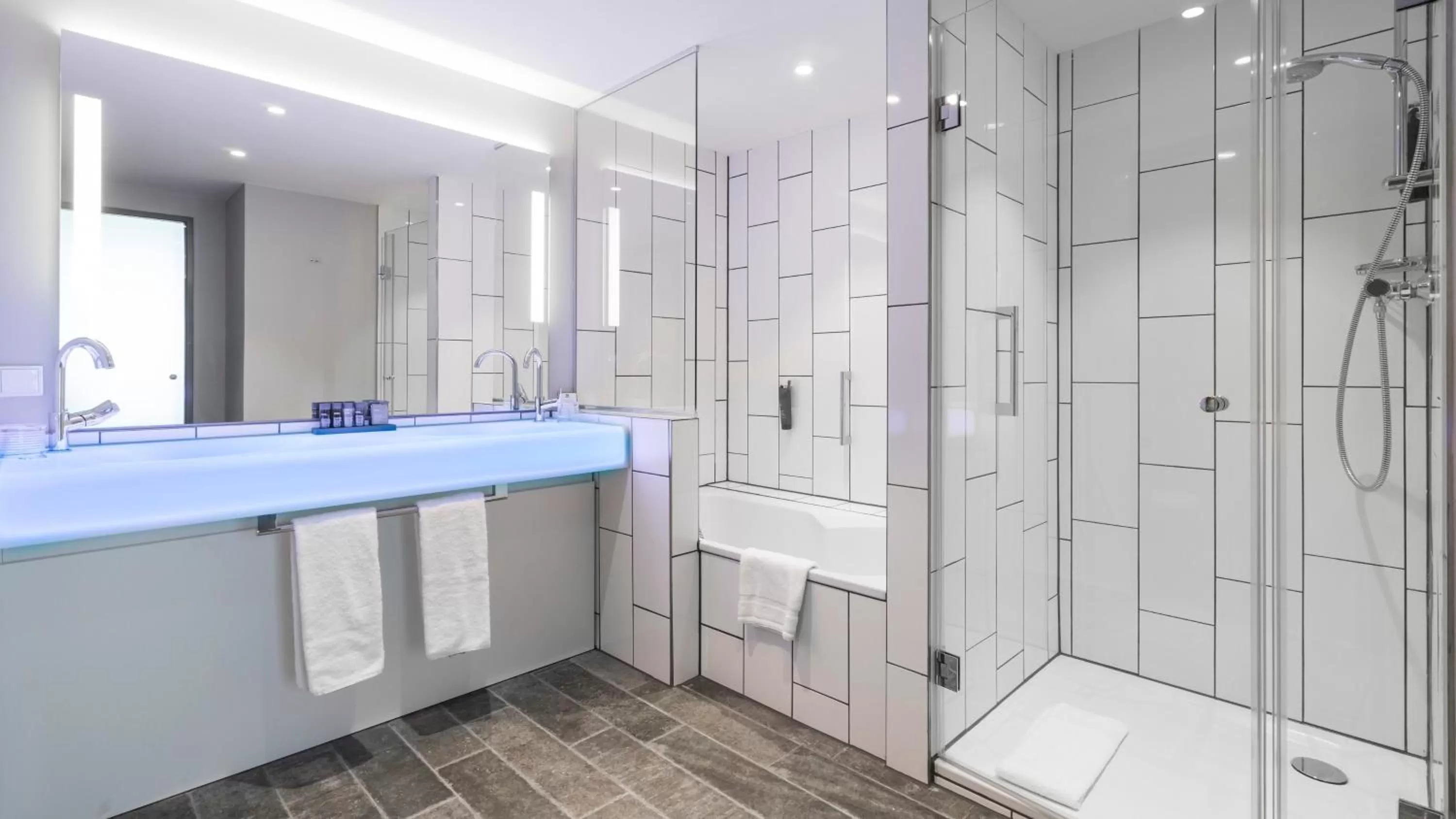 Photo of the whole room in Holiday Inn Hamburg - City Nord by IHG