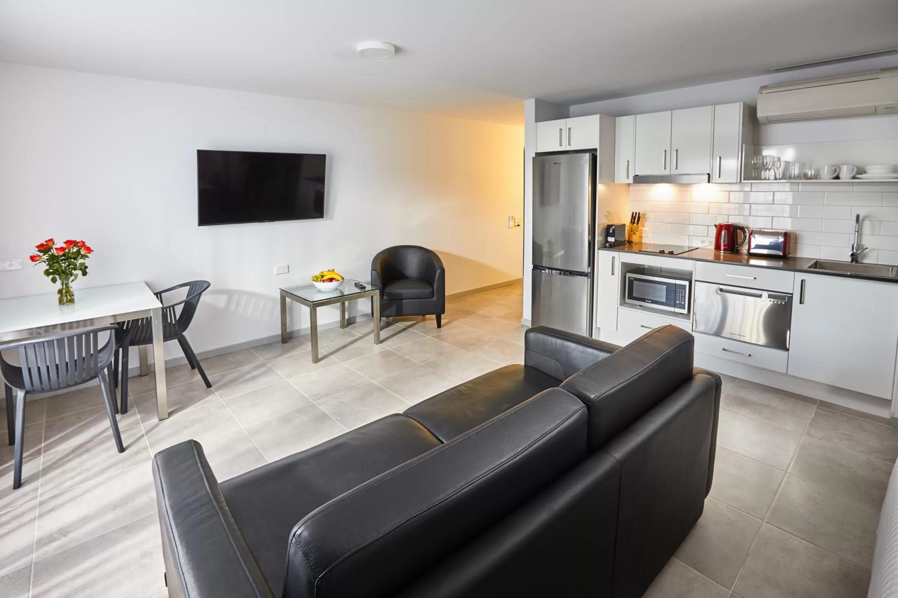 TV and multimedia in East Maitland Executive Apartments