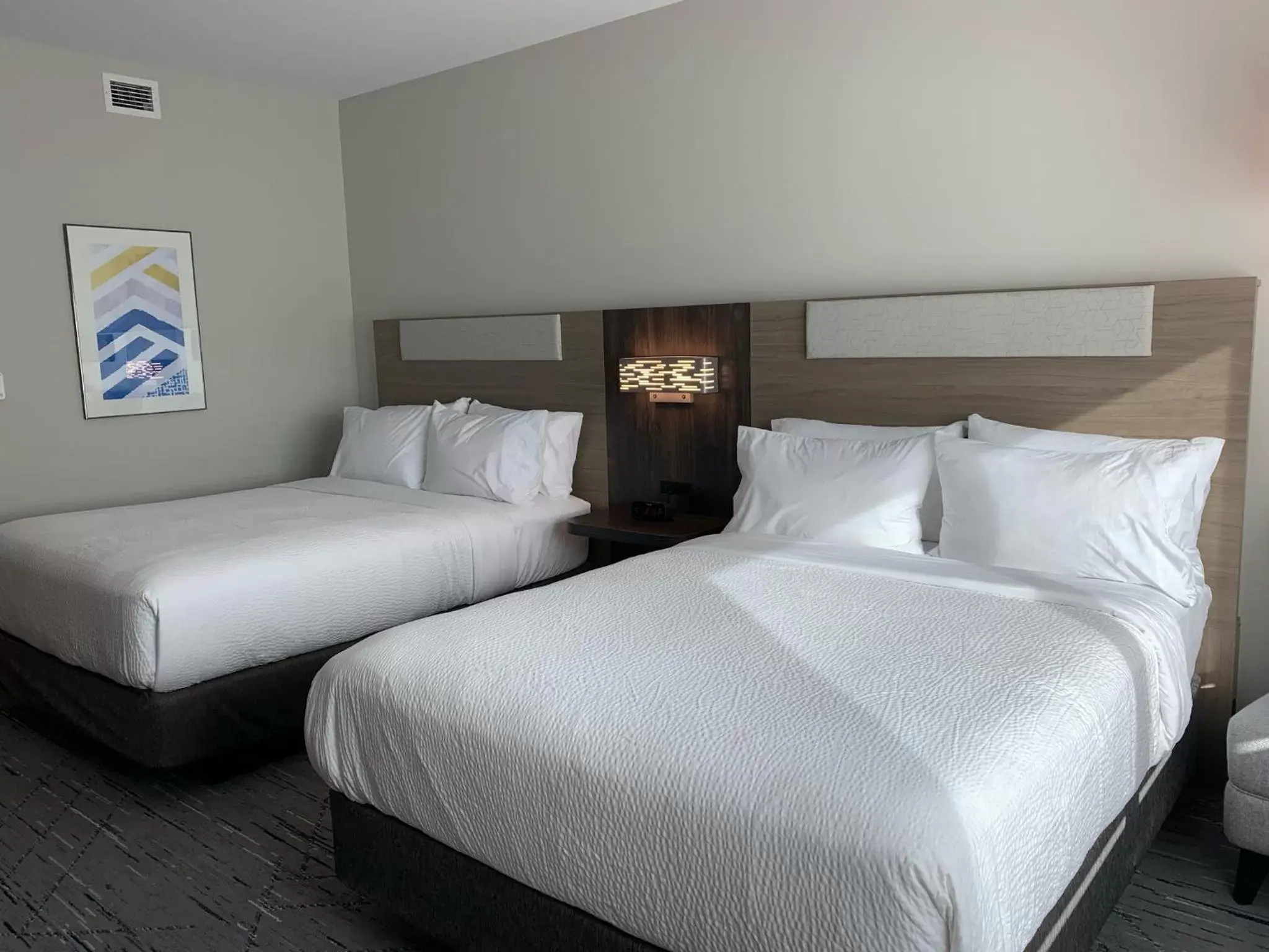 Queen Room with Two Queen Beds - Hearing Impaired in Holiday Inn Express & Suites Courtenay - Comox by IHG Queen Room with Two Queen Beds - Hearing Impaired in Holiday Inn Express & Suites Courtenay - Comox by IHG