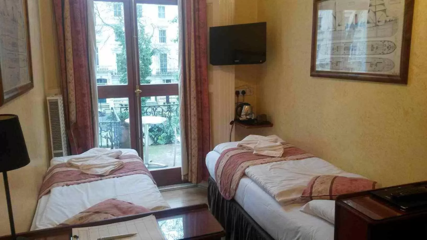 Bedroom, Bed in Shakespeare Hotel